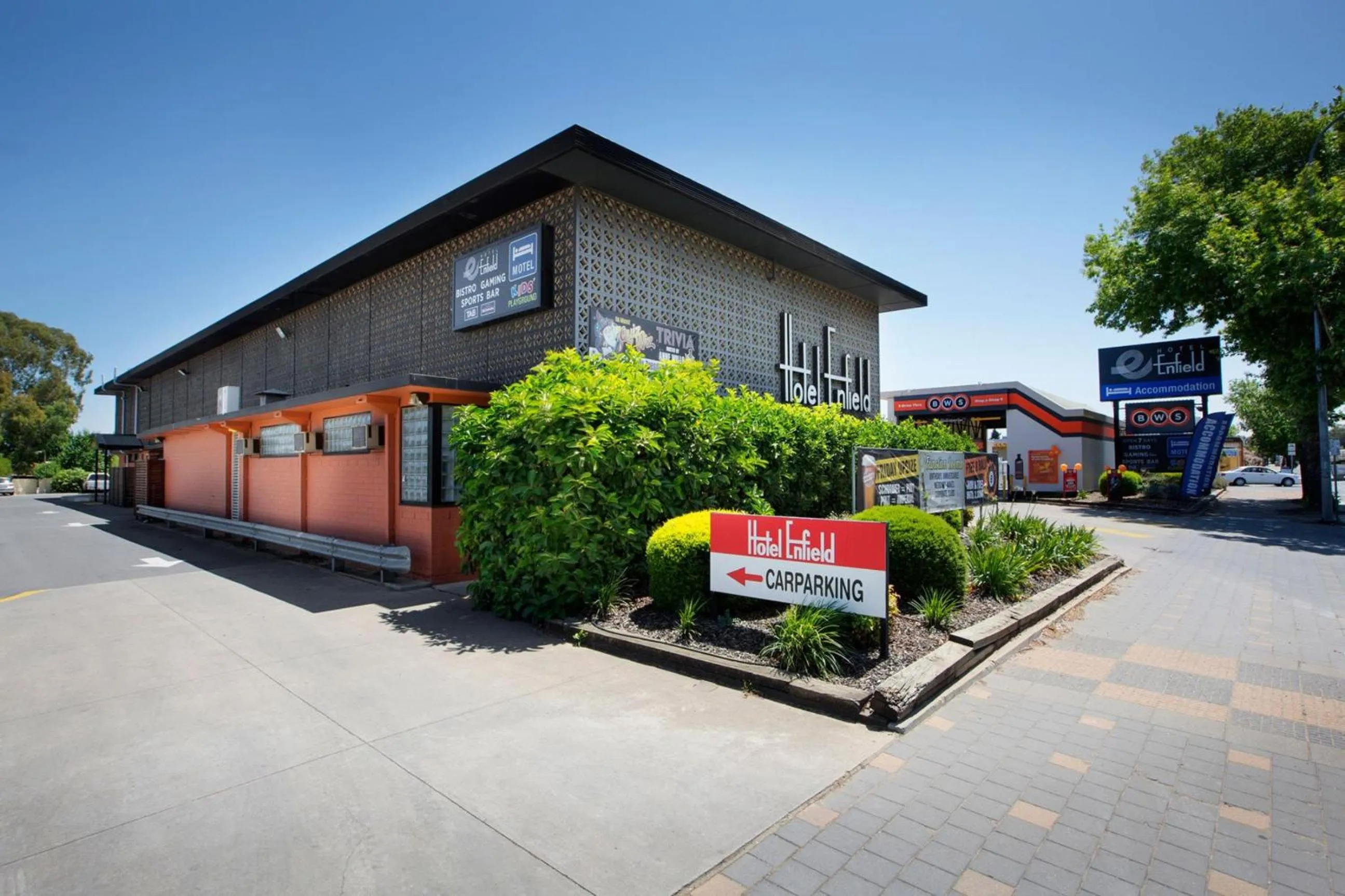 Facade/entrance in Enfield Hotel