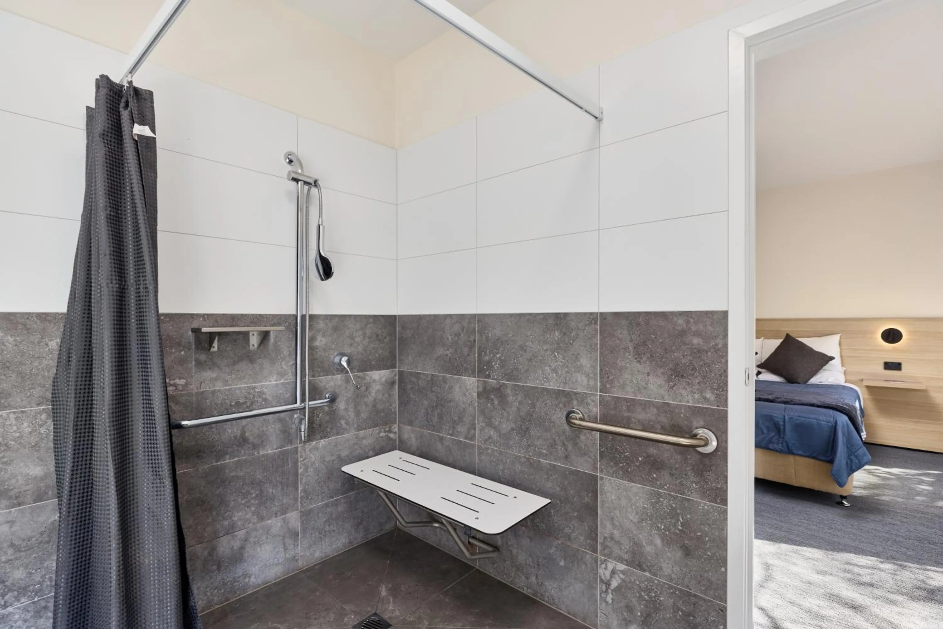 Bathroom, Bed in Inala Hotel