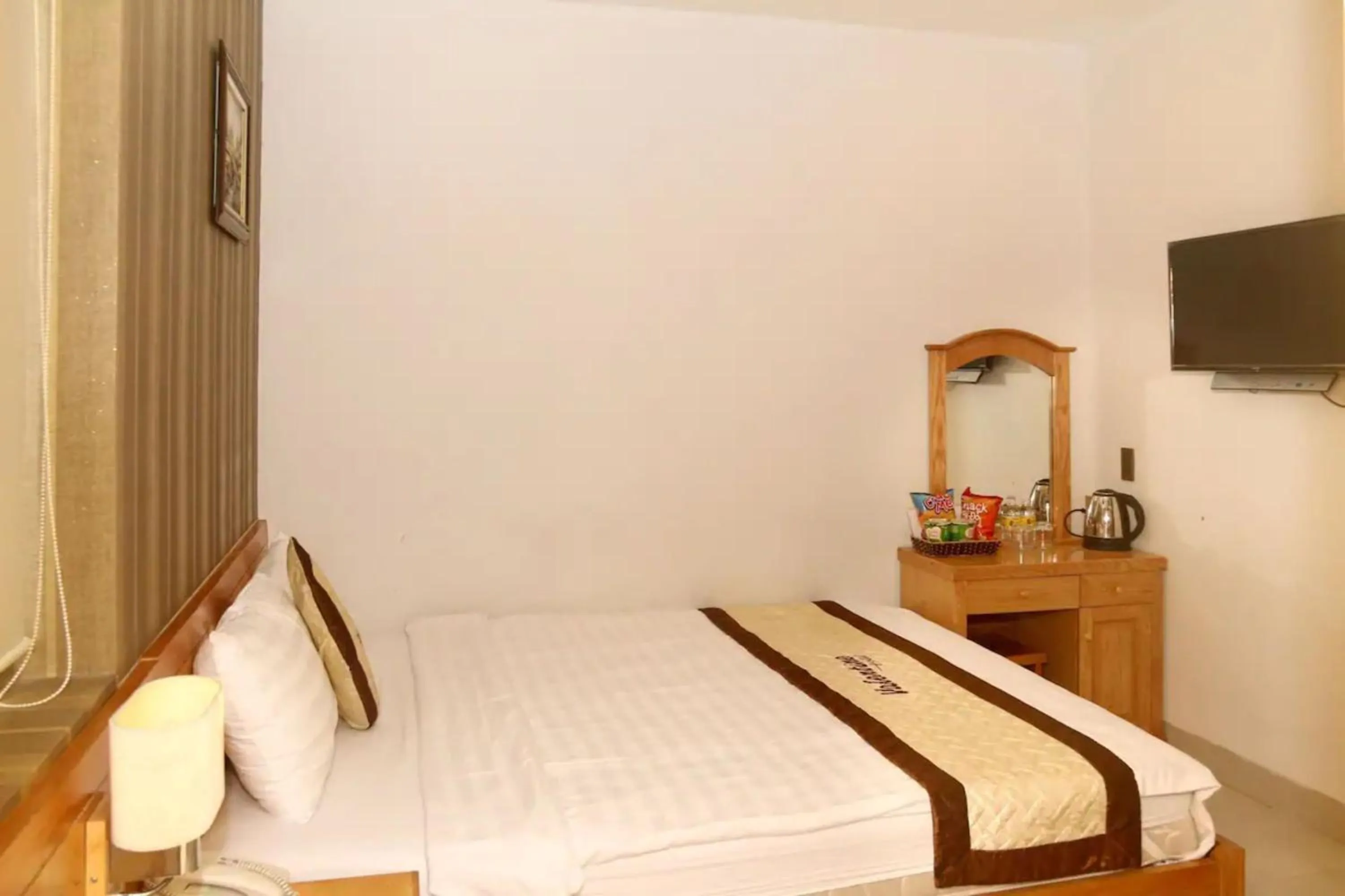 Bedroom, Bed in Valentine Hotel