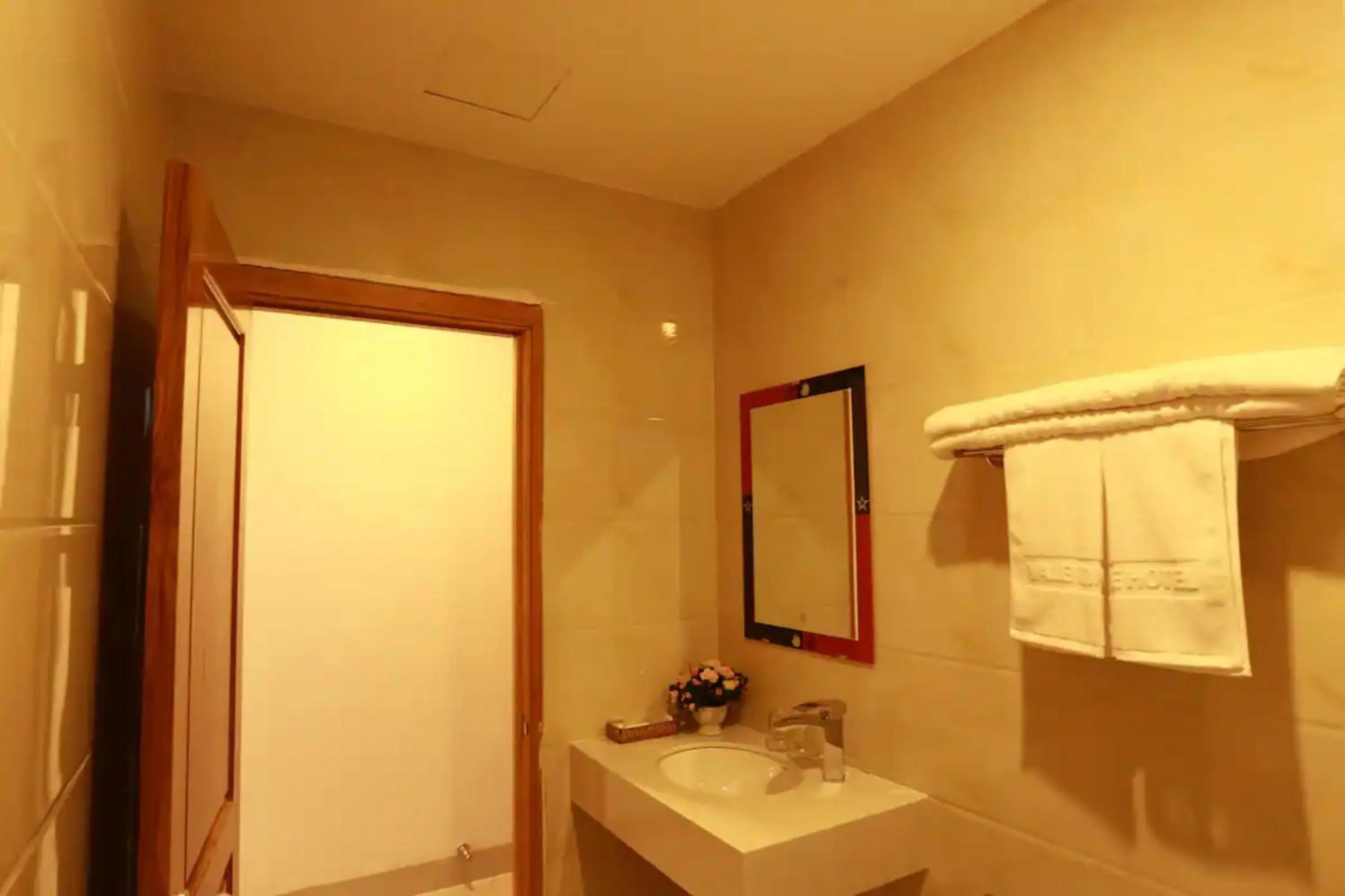 Bathroom in Valentine Hotel