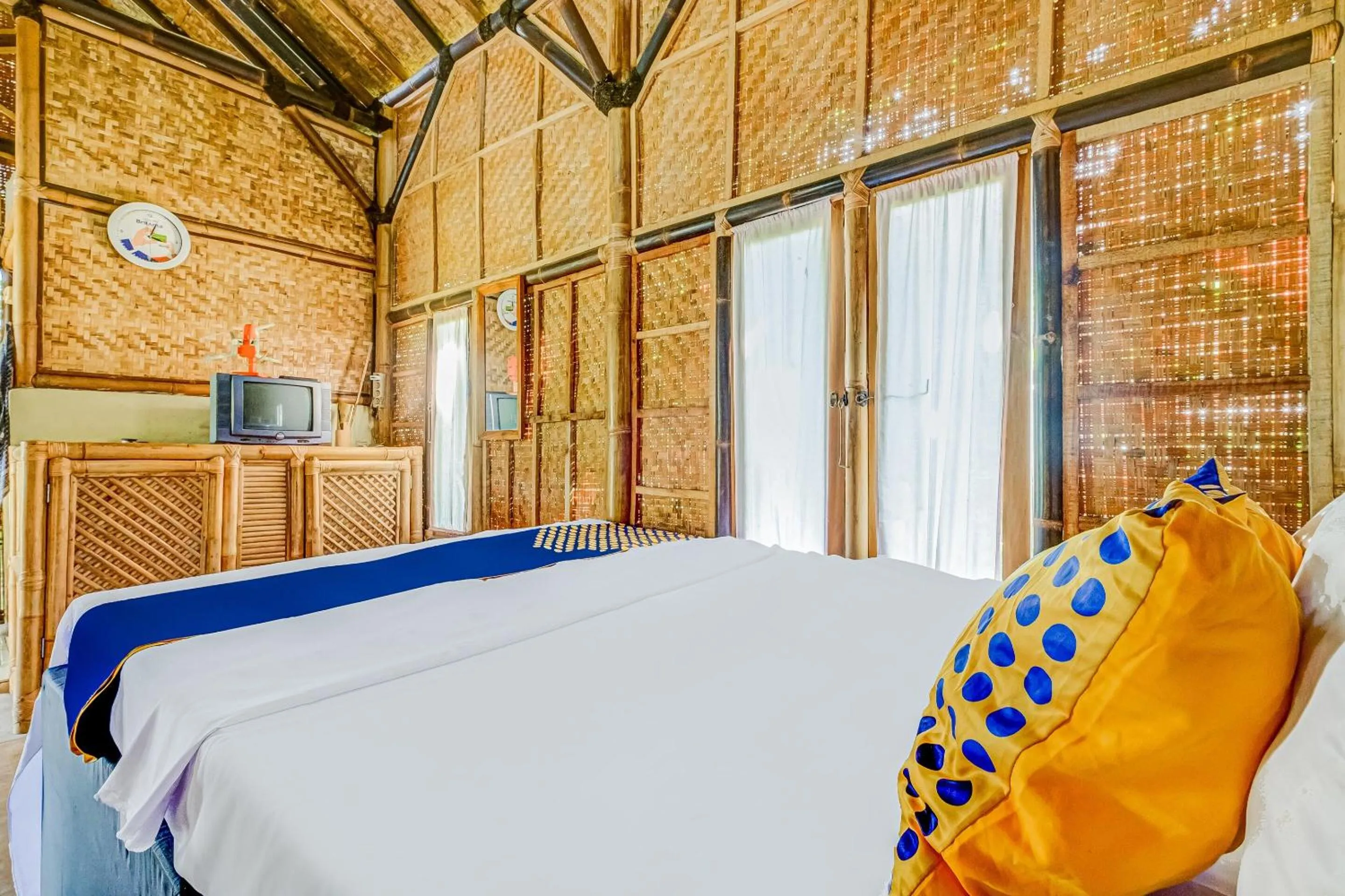 Bedroom, Bed in Hotel O Desa Wisata Santanamekar