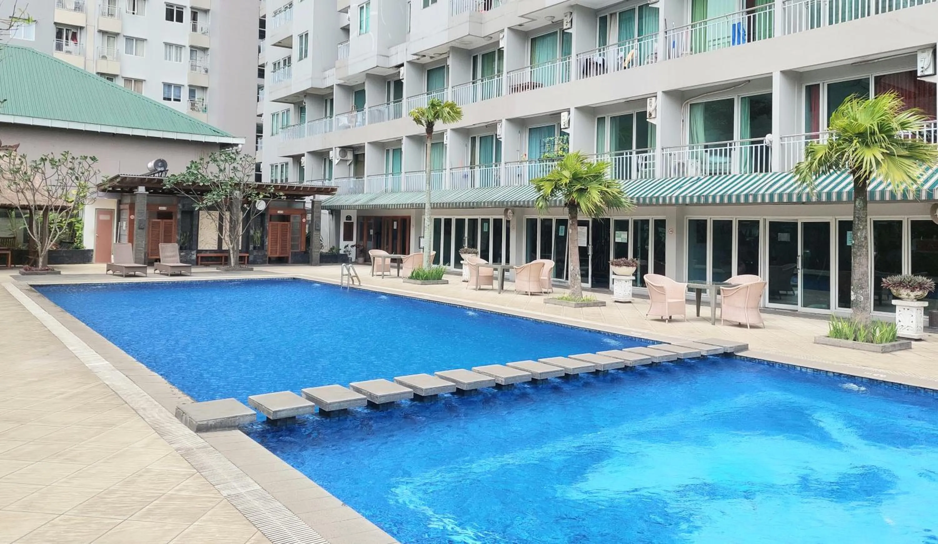 Swimming pool in High Livin Apartment Ciumbuleuit