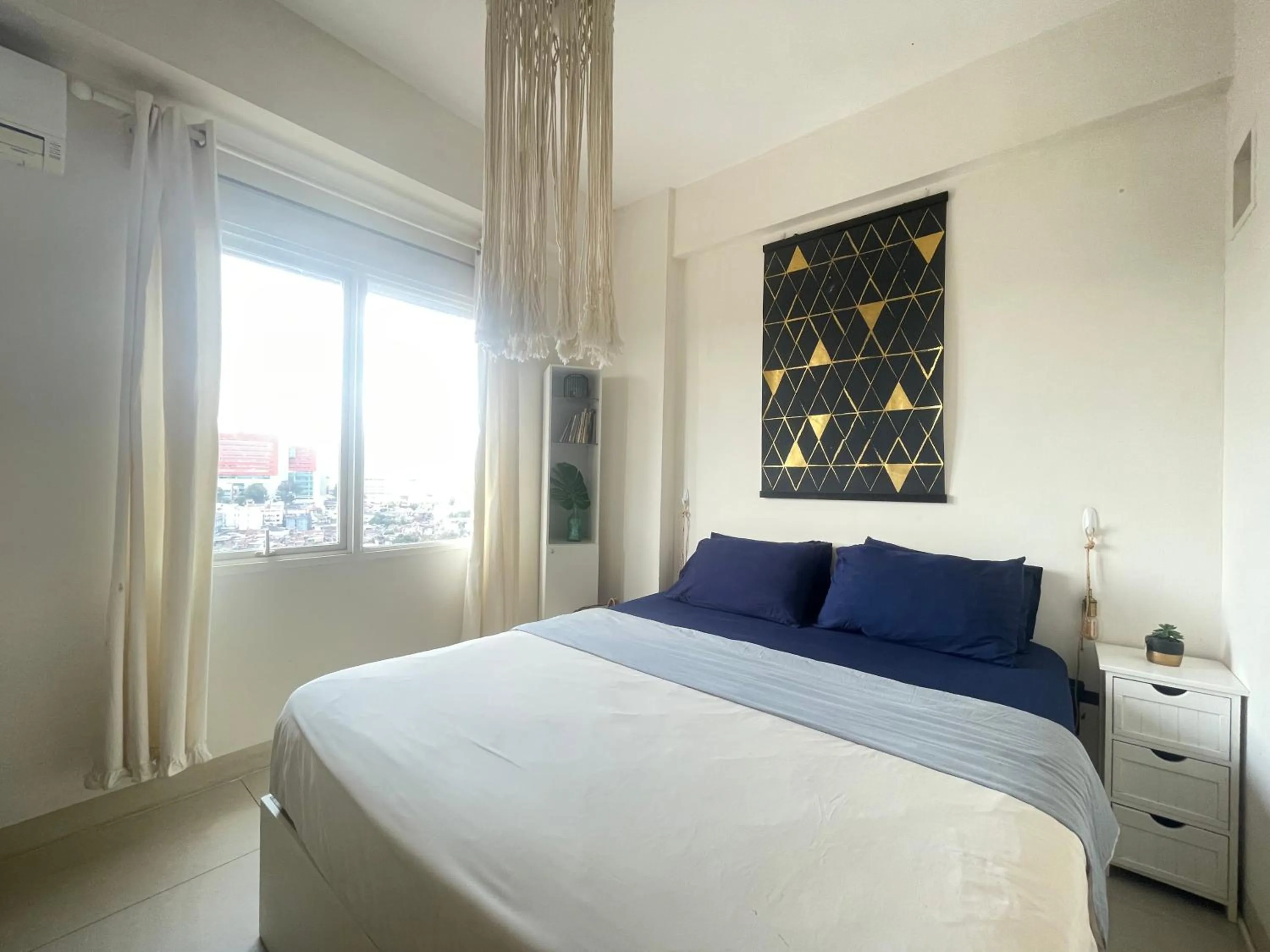 Bedroom, Bed in High Livin Apartment Ciumbuleuit