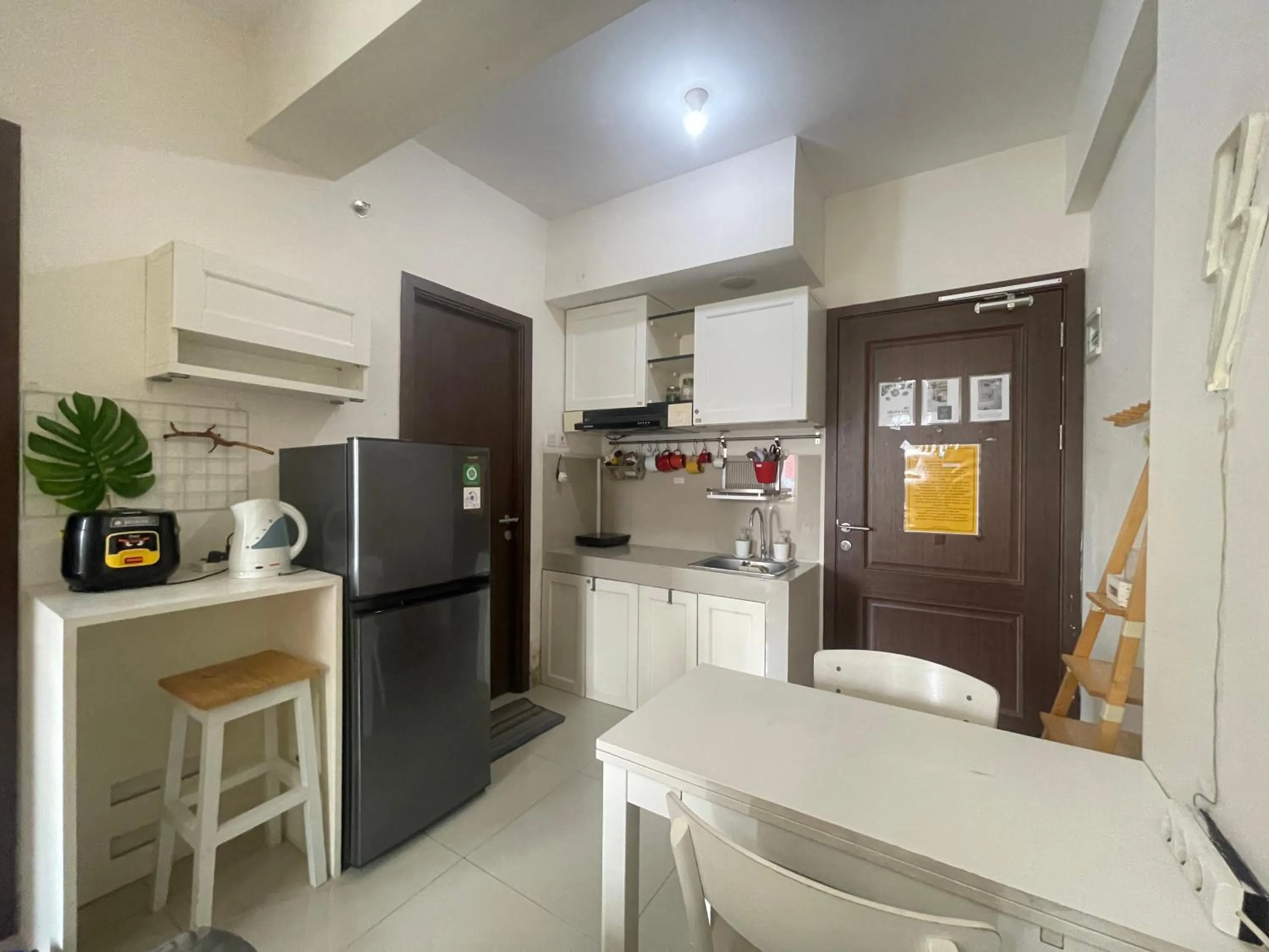 Living room in High Livin Apartment Ciumbuleuit