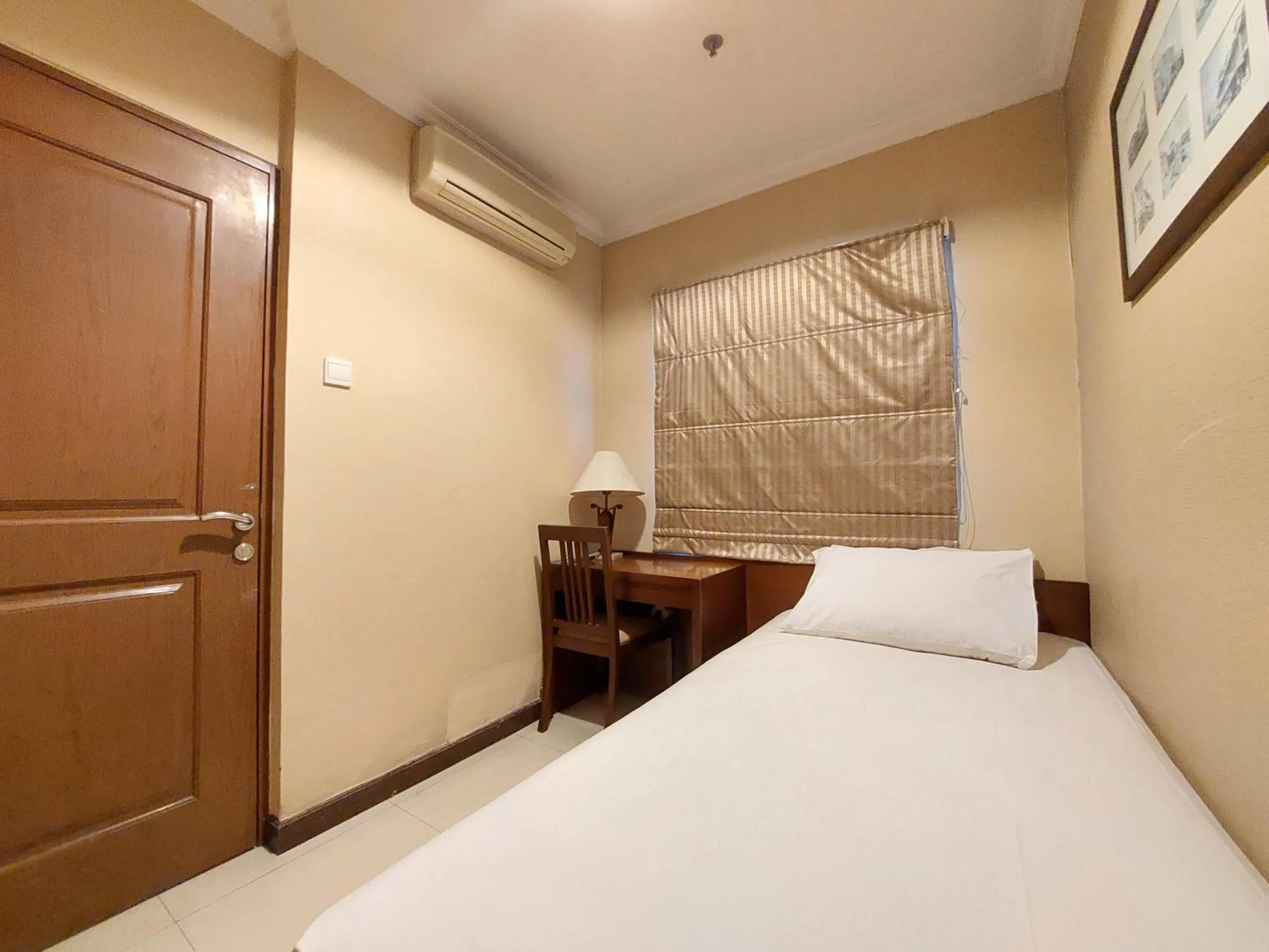 Bedroom, Bed in High Livin Apartment Ciumbuleuit