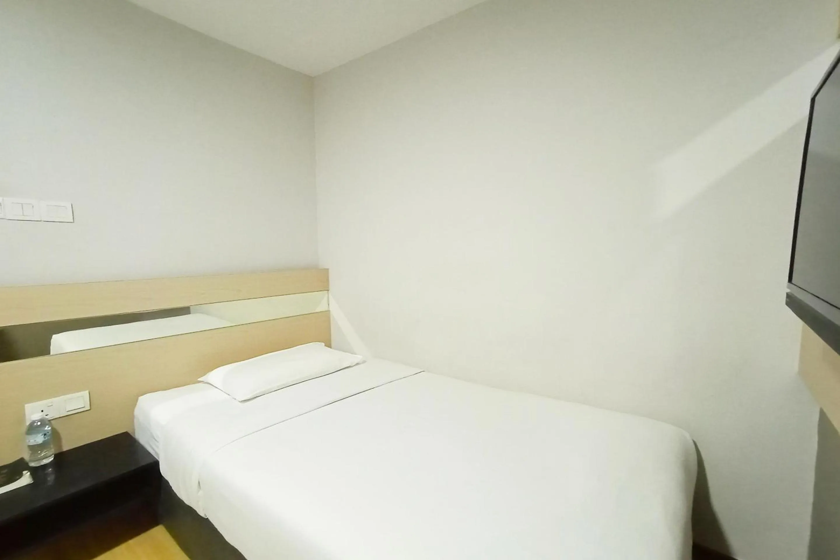 Bedroom, Bed in Hotel O Hi Inn