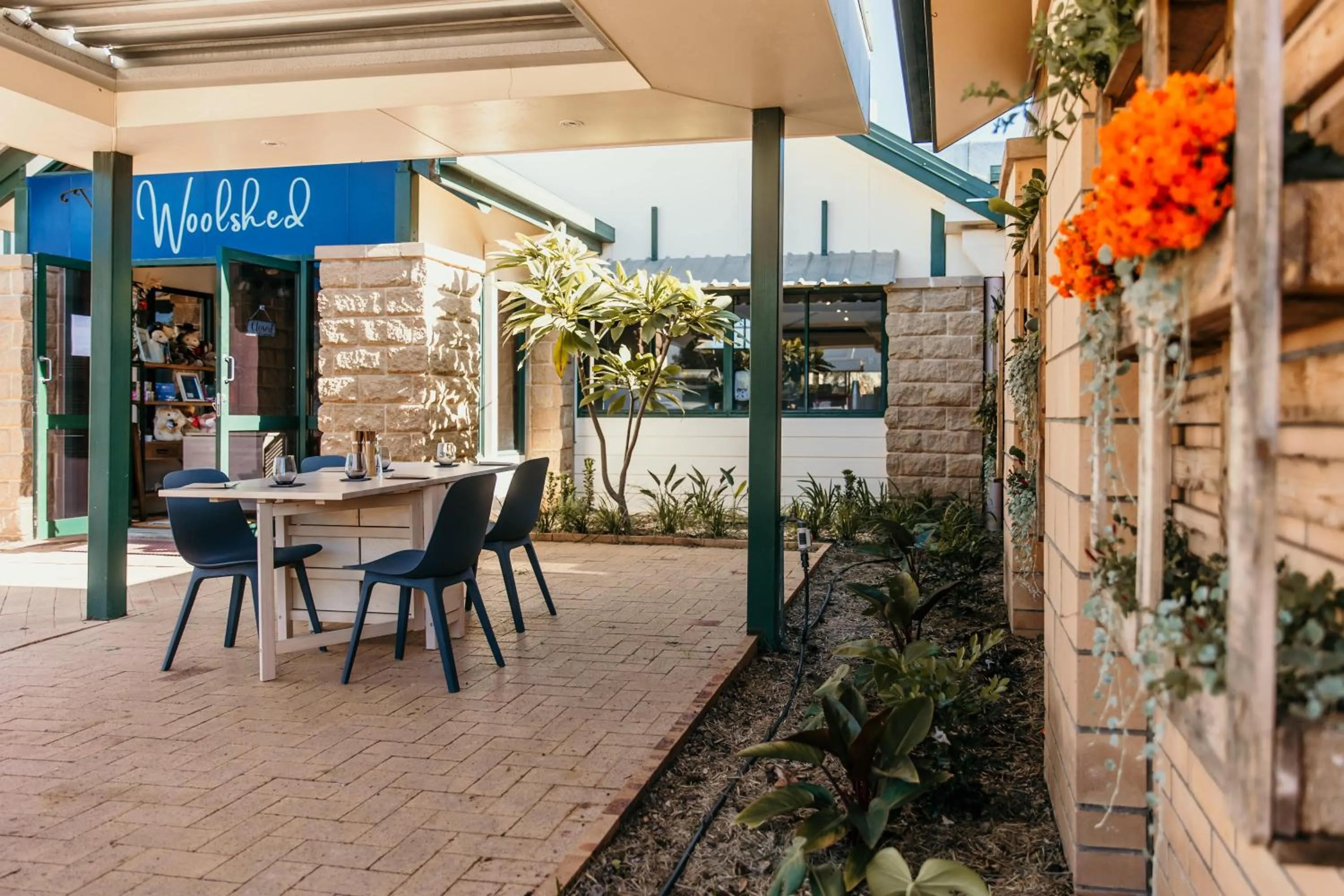 Restaurant/places to eat in Oasis Motor Inn Blackall