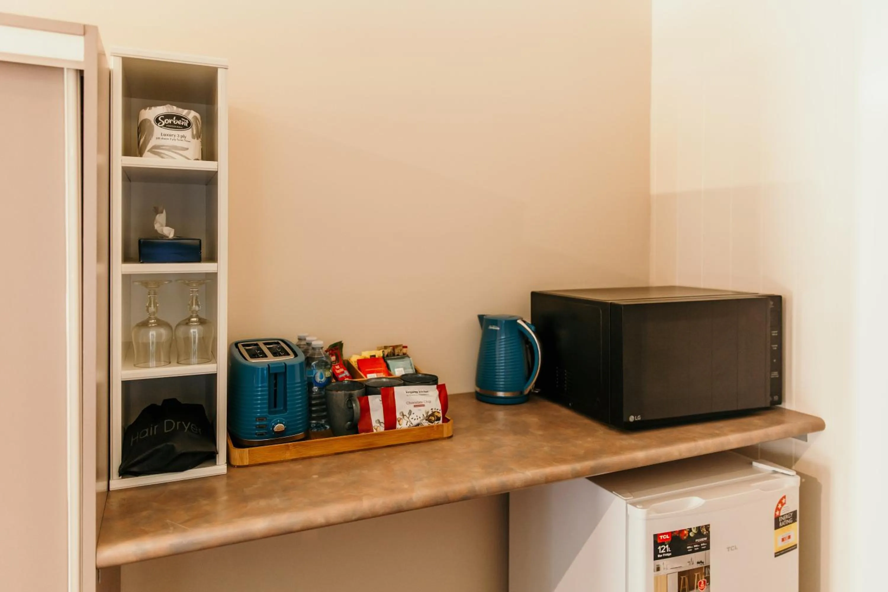 Coffee/tea facilities in Oasis Motor Inn Blackall