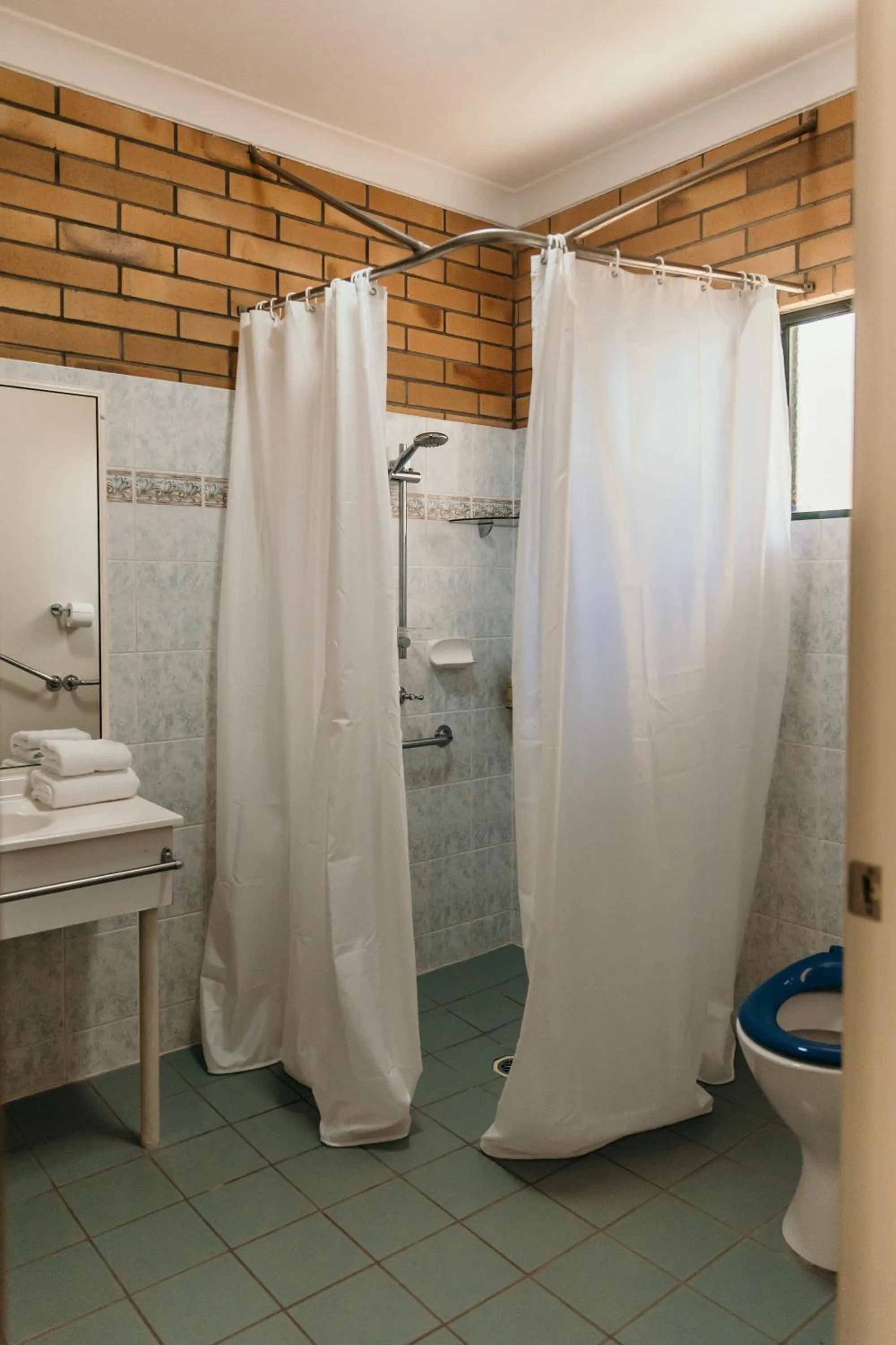Shower in Oasis Motor Inn Blackall
