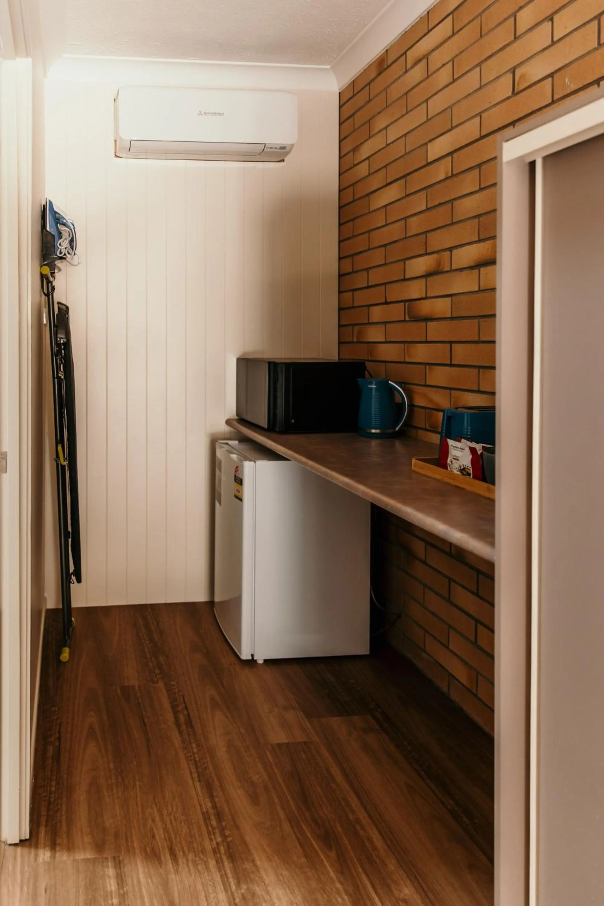 Kitchen or kitchenette in Oasis Motor Inn Blackall