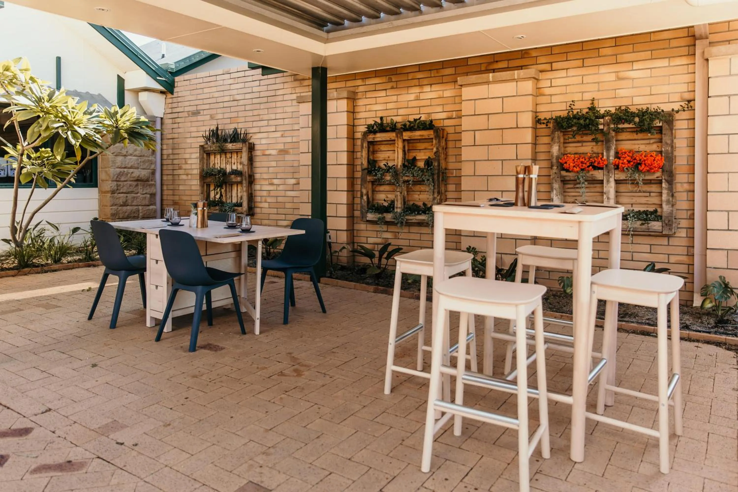 Restaurant/places to eat in Oasis Motor Inn Blackall