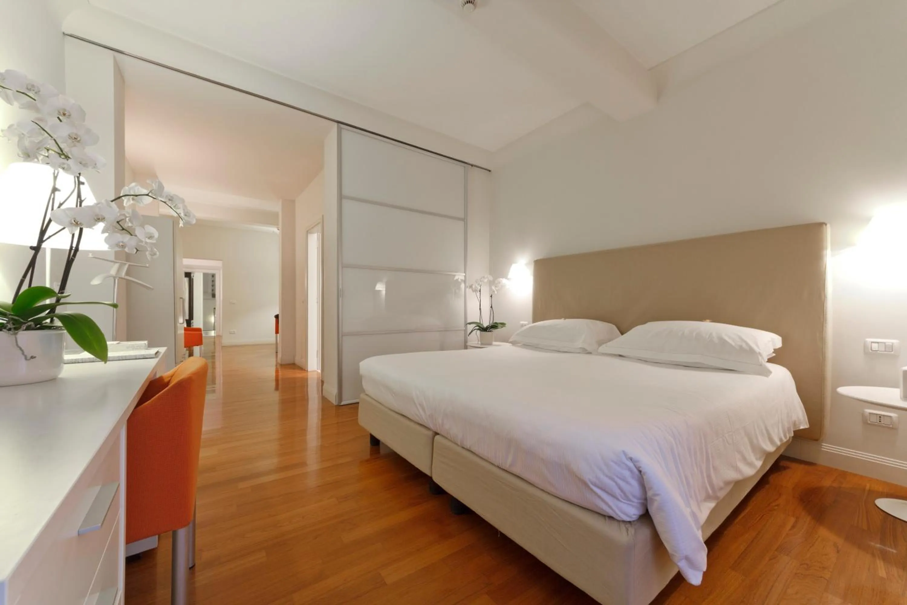 Photo of the whole room, Bed in Residence Hilda