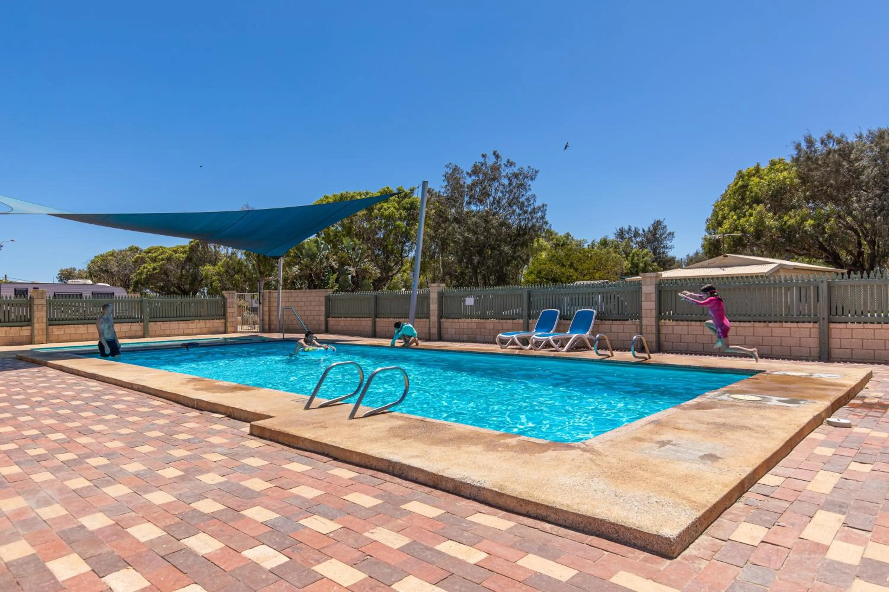 Swimming pool in Belair Gardens Caravan Park