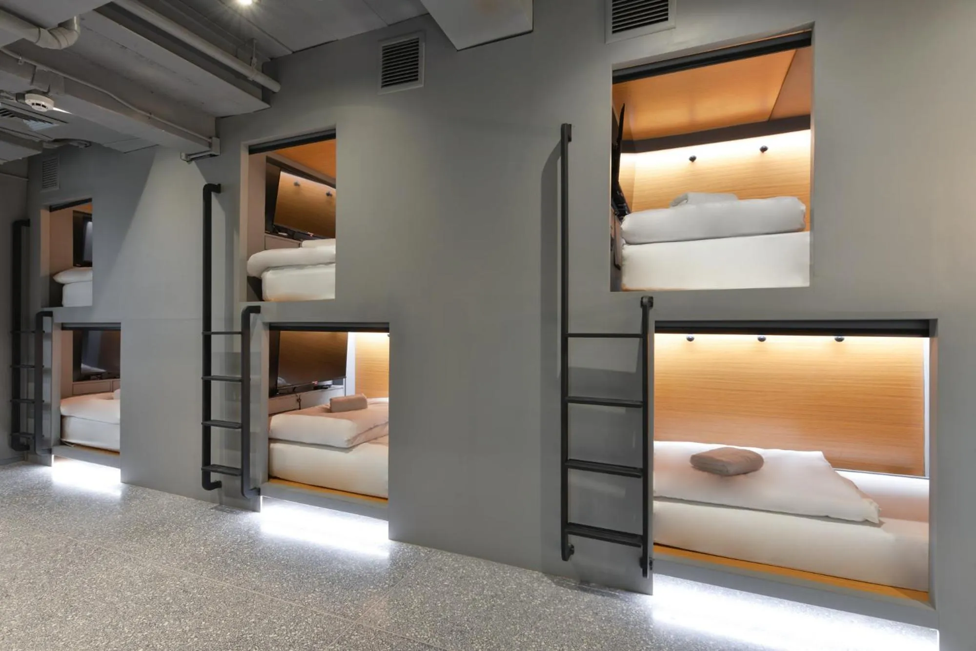 bunk bed, Bed in Tiang Capsule