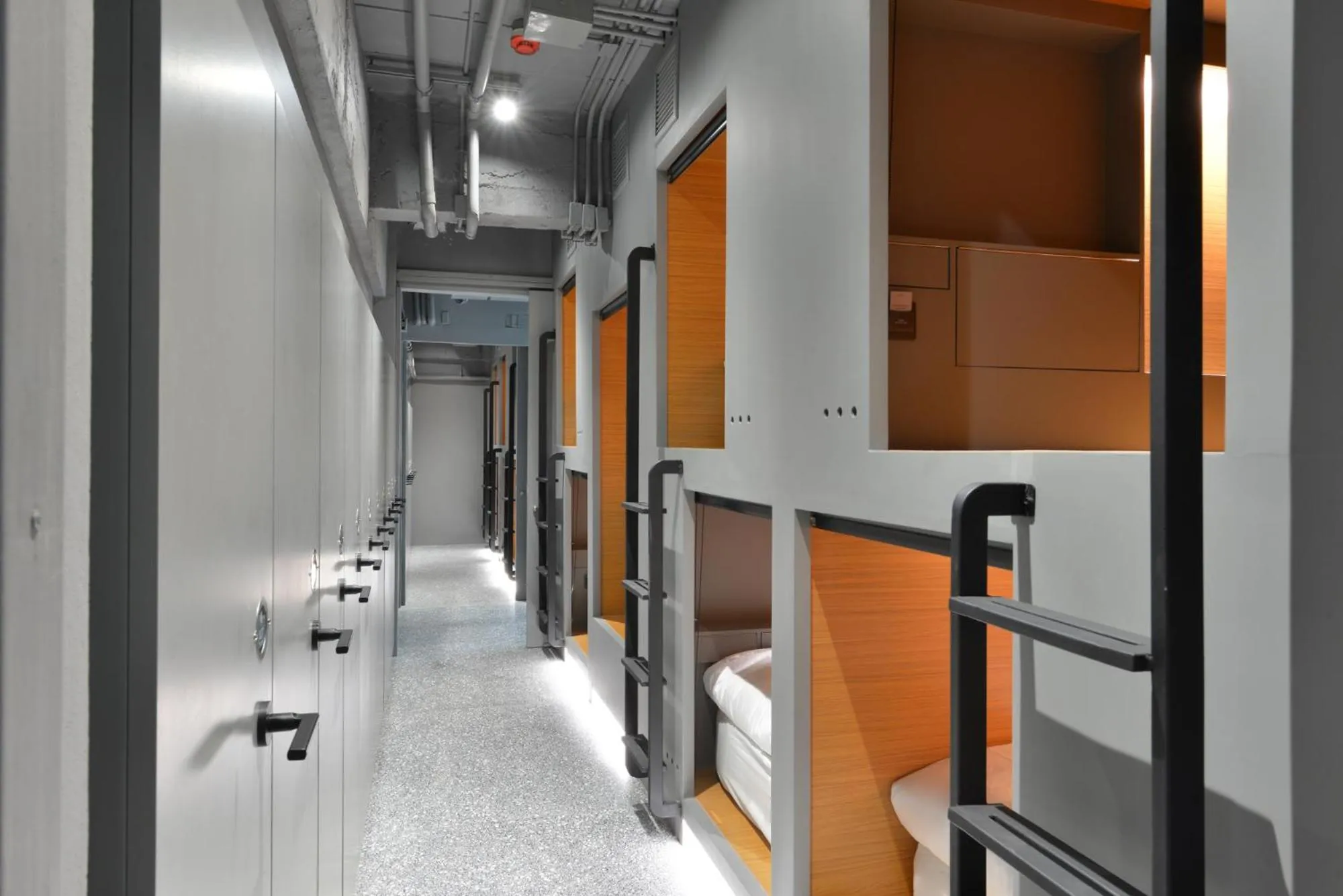 bunk bed in Tiang Capsule