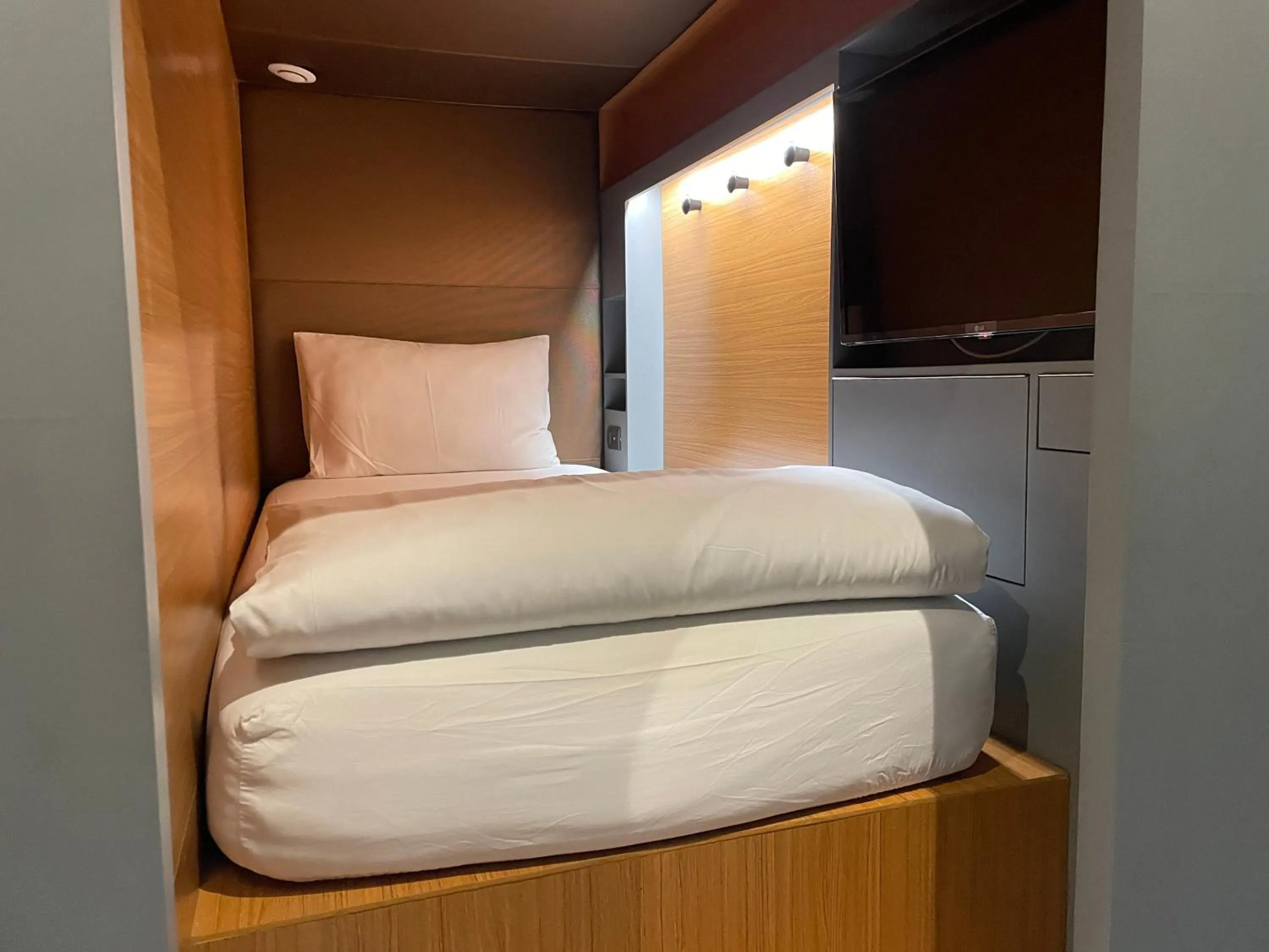 Bed in Tiang Capsule