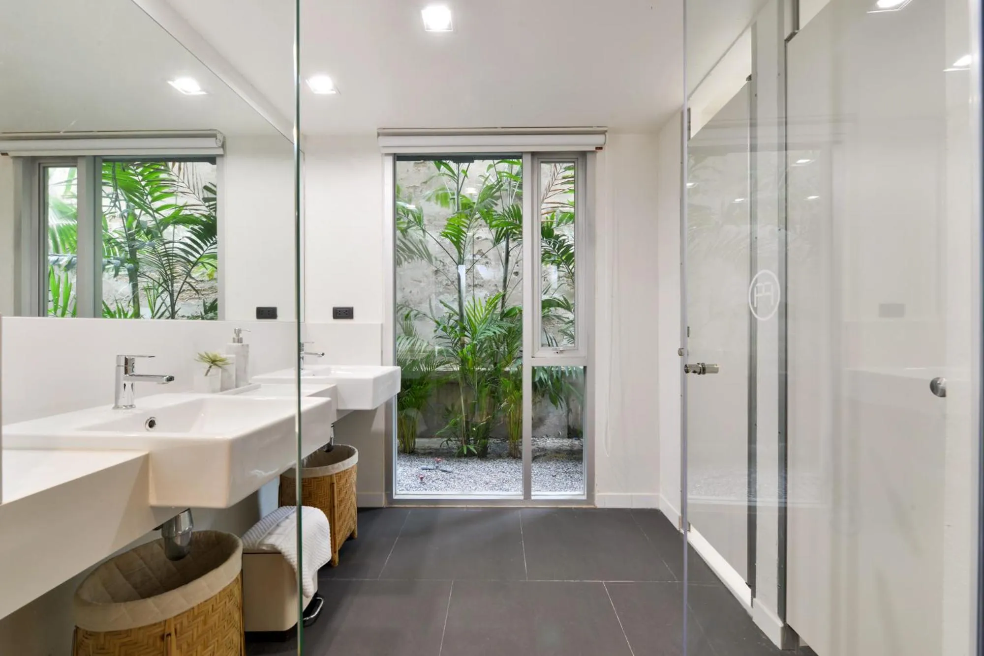 Bathroom in Tiang Capsule