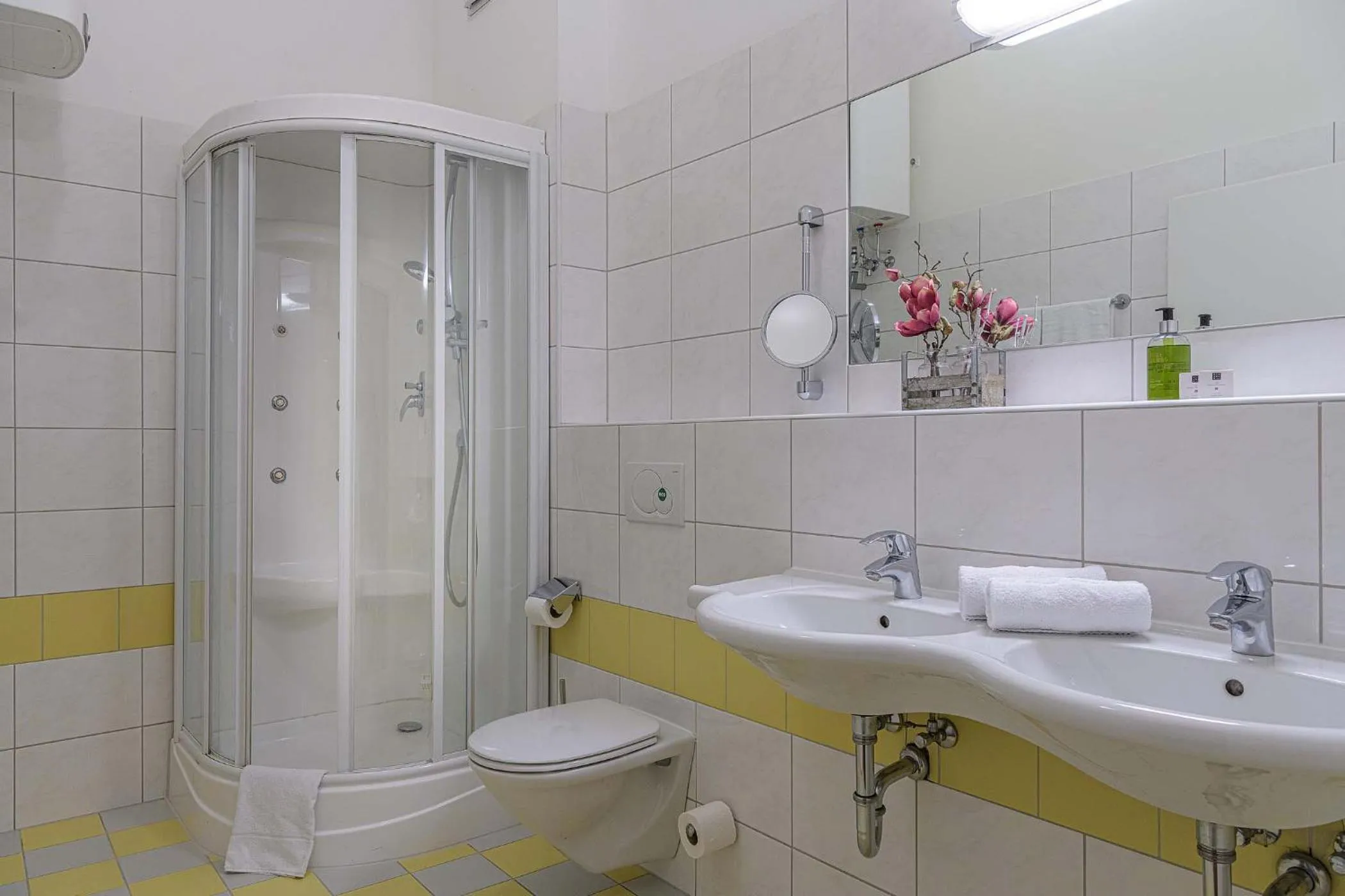 Bathroom in AlpenParks Apartment & Ferienresort Rehrenberg Viehhofen