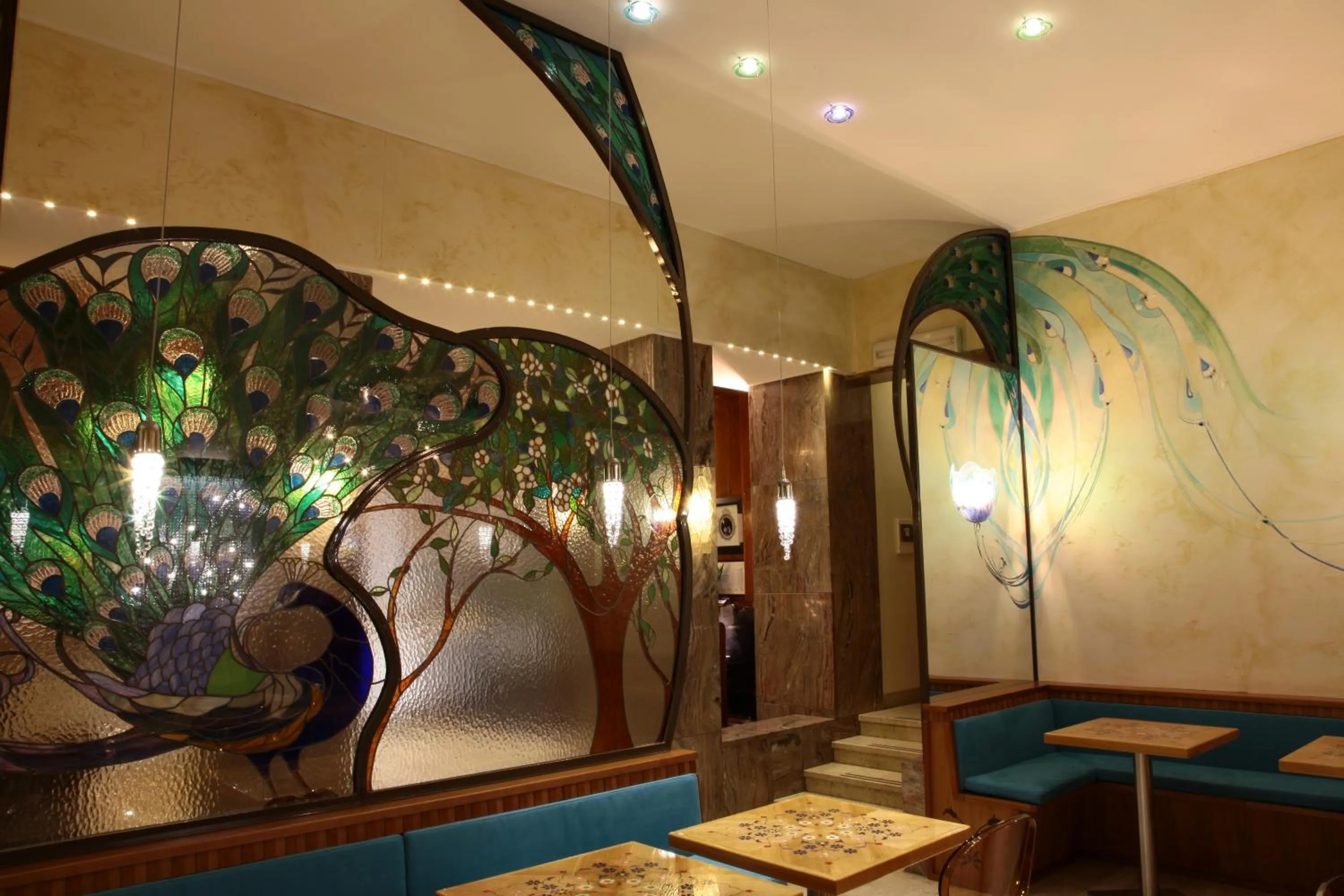 Restaurant/places to eat in Hotel Star