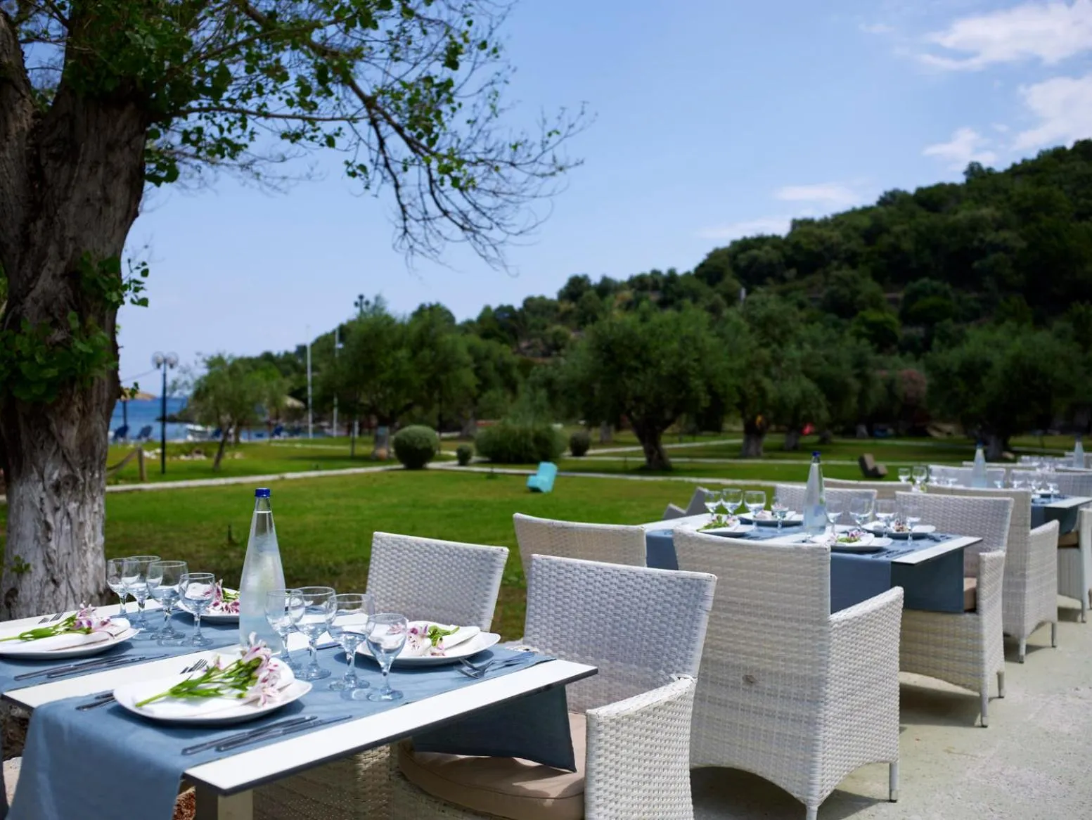 Restaurant/places to eat in Belle Helene Hotel