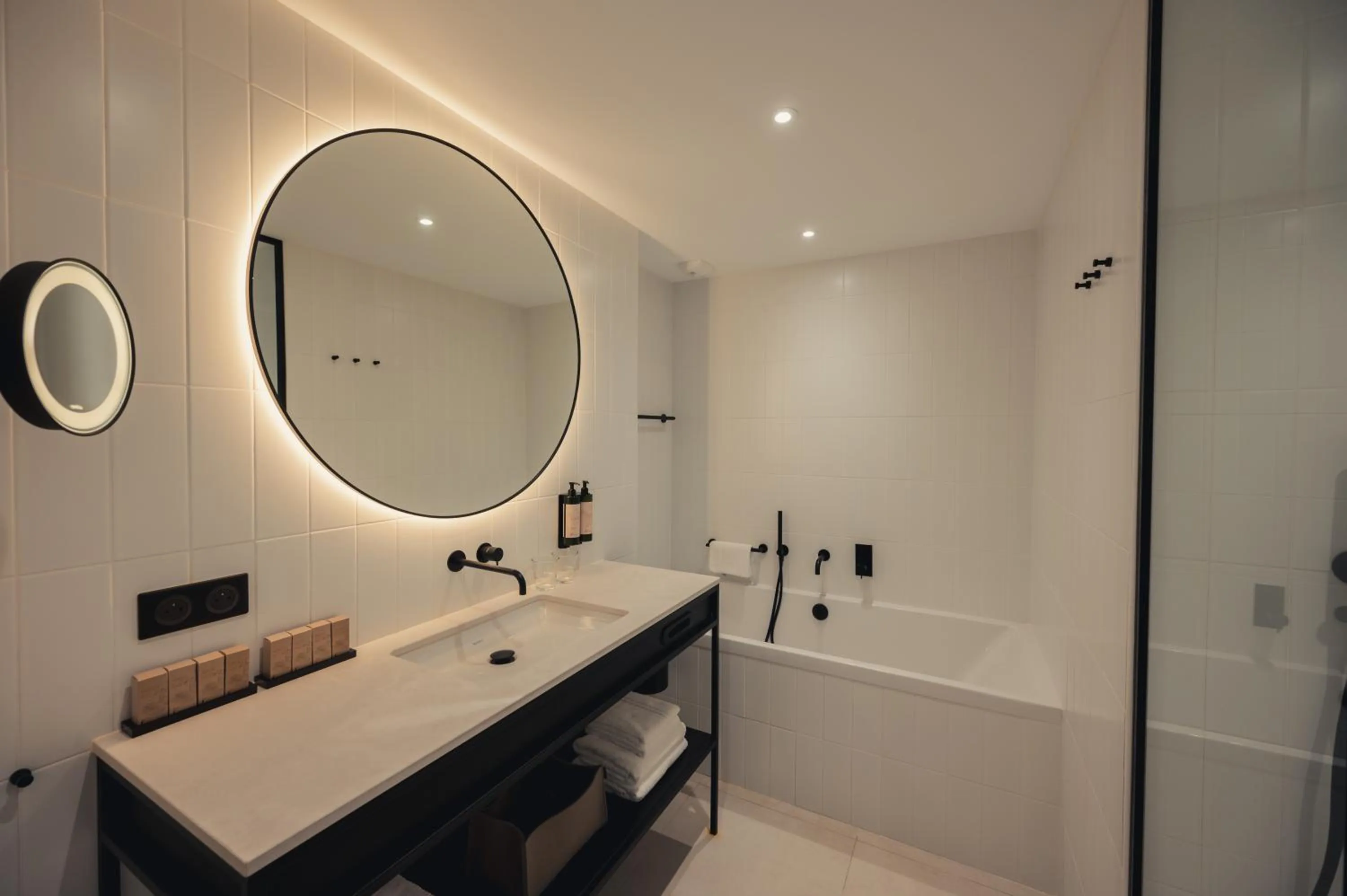 Bathroom in Van der Valk Hotel Bloom Saint Aygulf