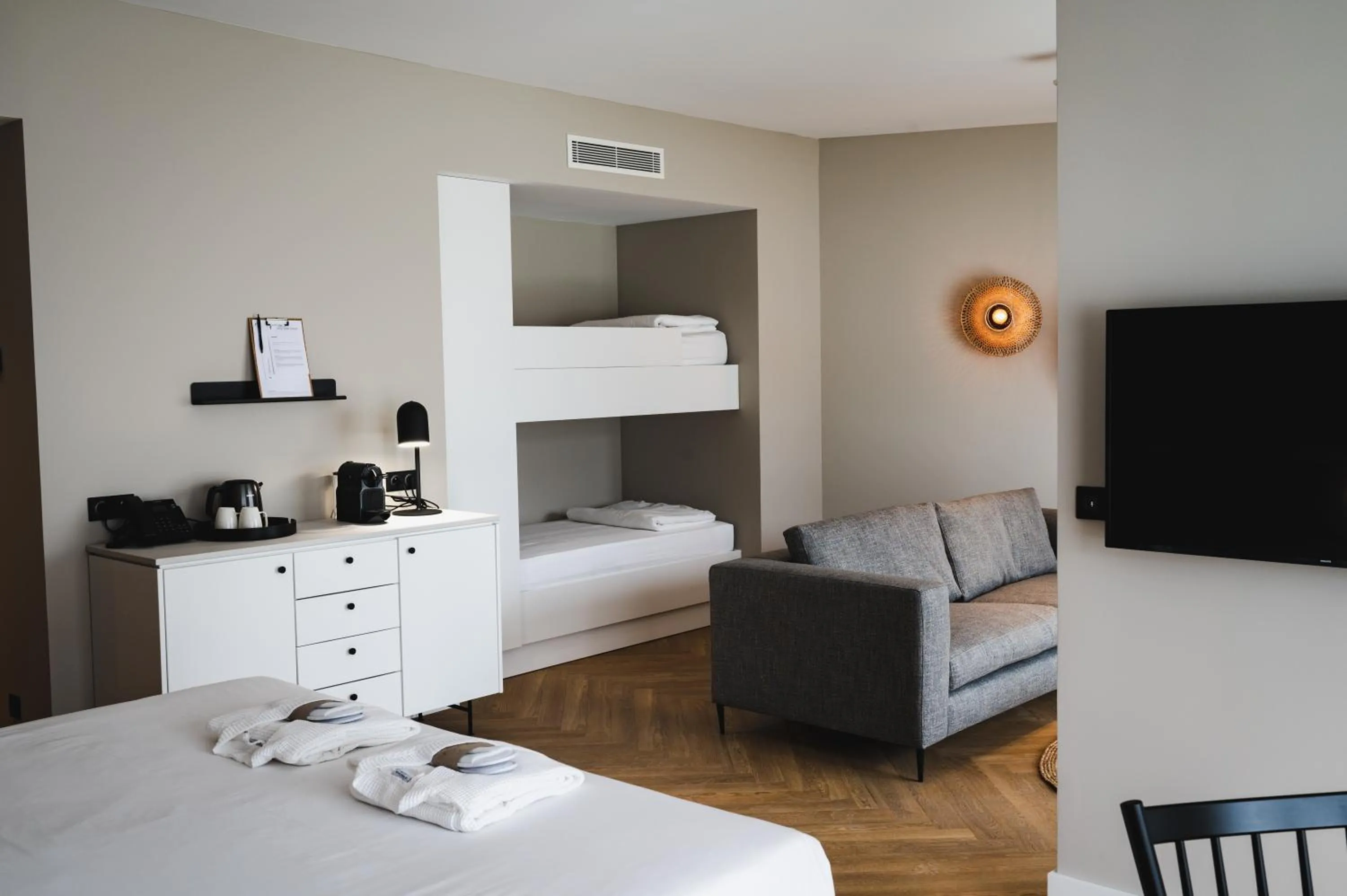 Bathroom, Bed in Van der Valk Hotel Bloom Saint Aygulf