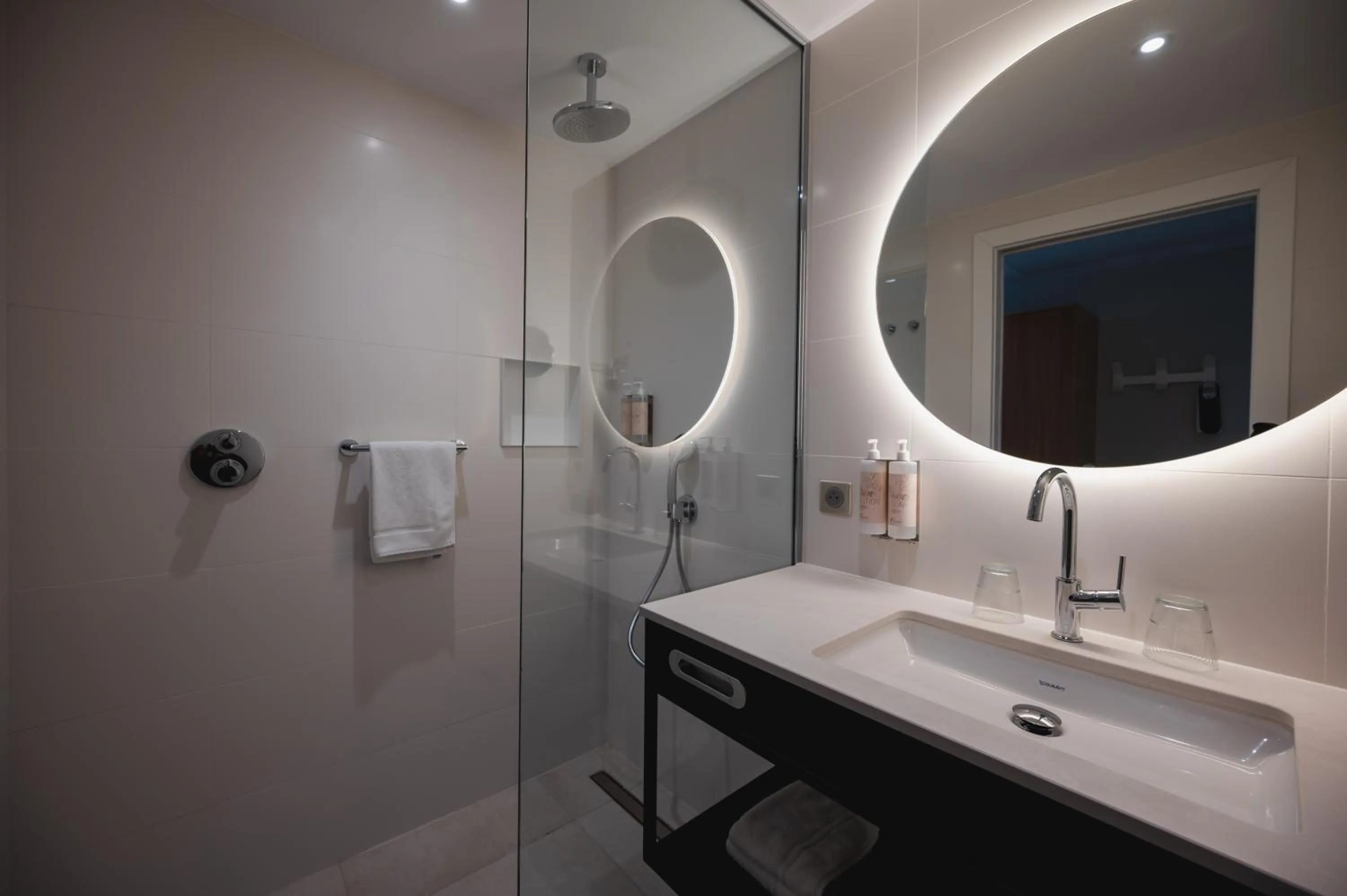 Bathroom in Van der Valk Hotel Bloom Saint Aygulf