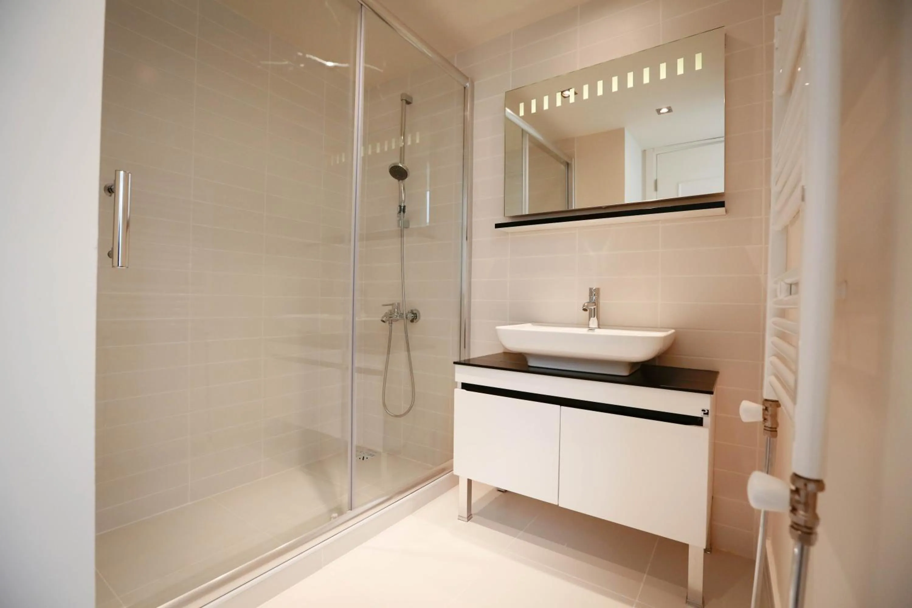 Shower in Melek Hotels Moda