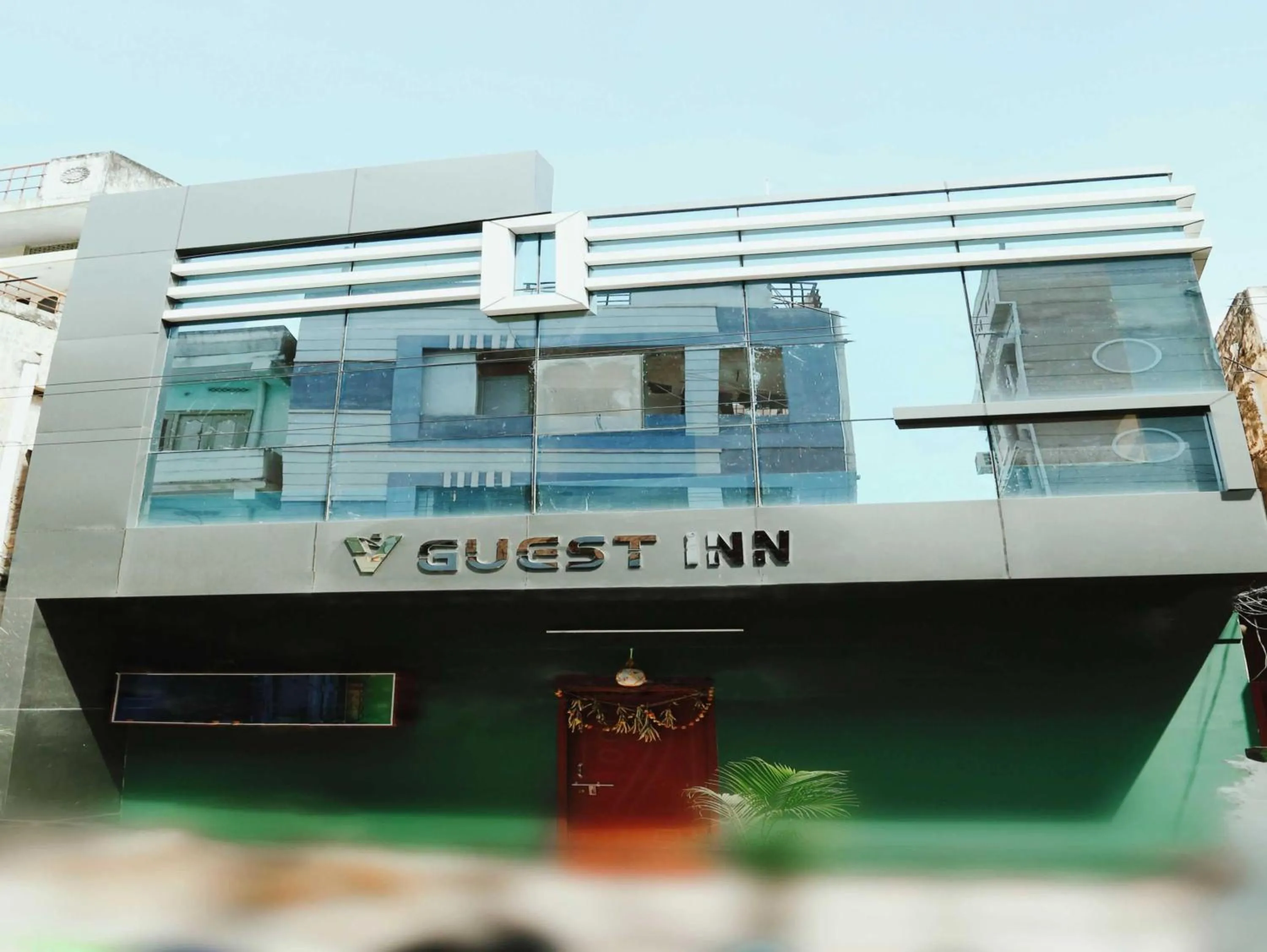 Facade/entrance in Spot On V GUST IN