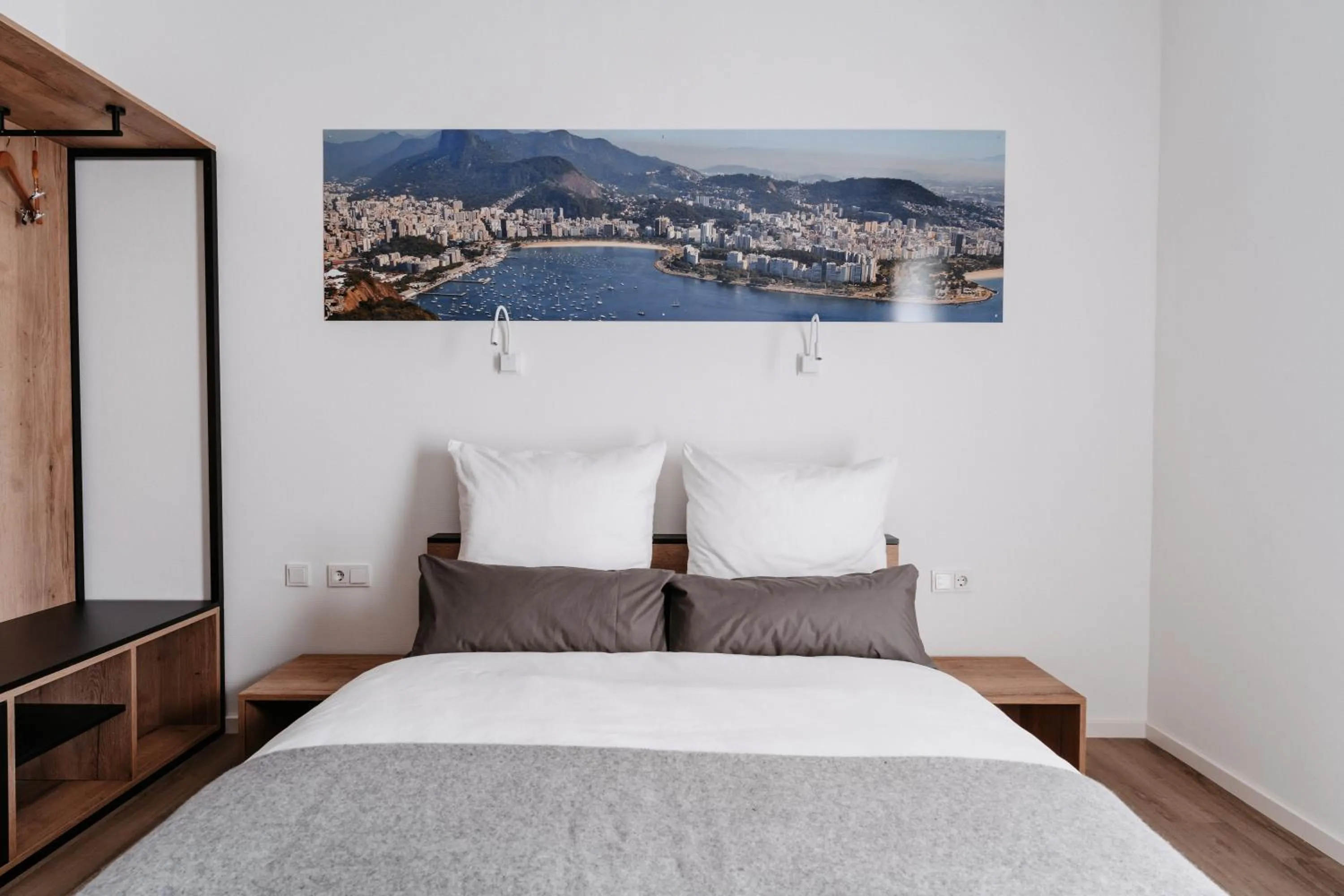 Bed in STEP INN The Fair Hotel