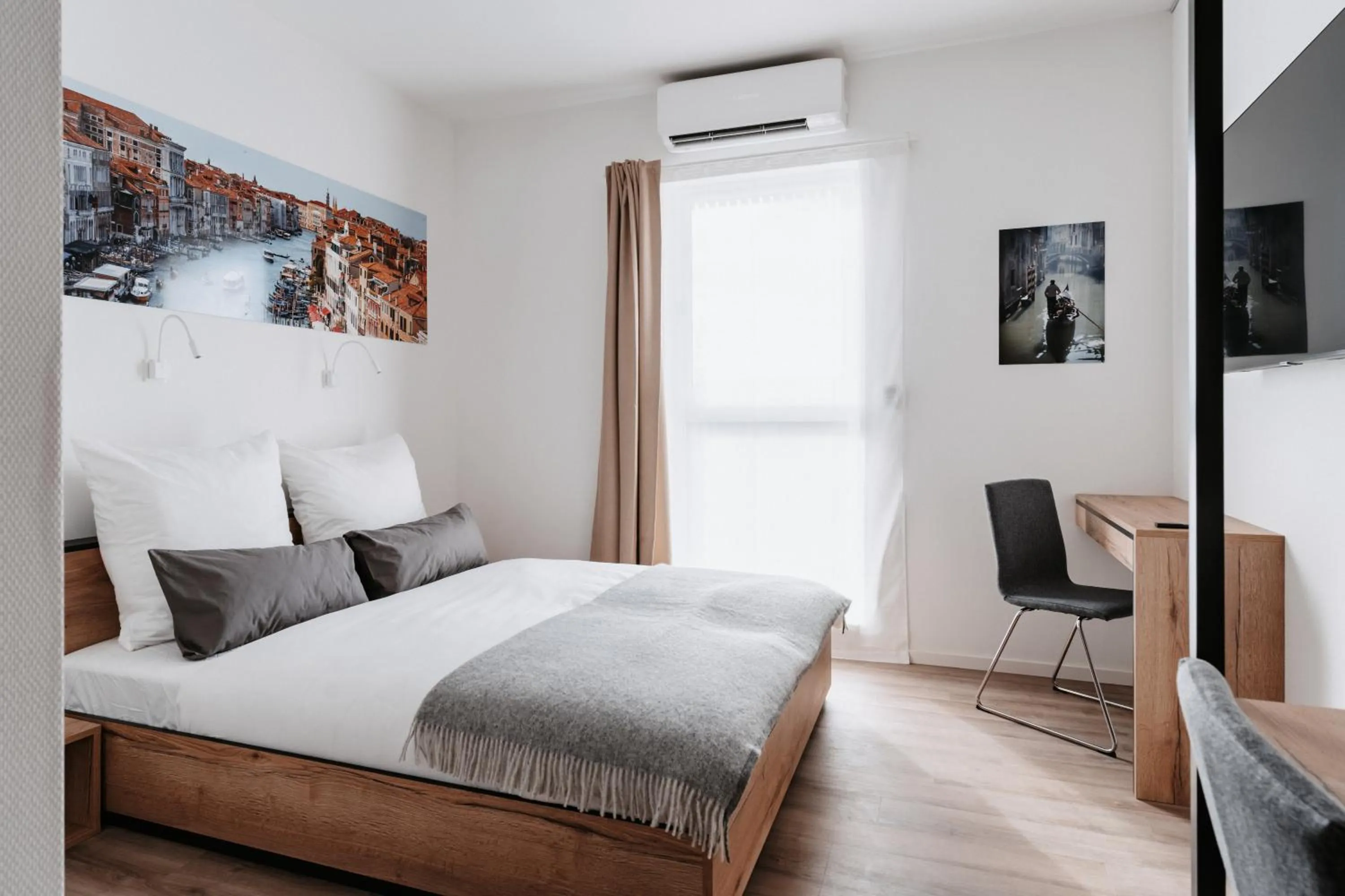 Bed in STEP INN The Fair Hotel