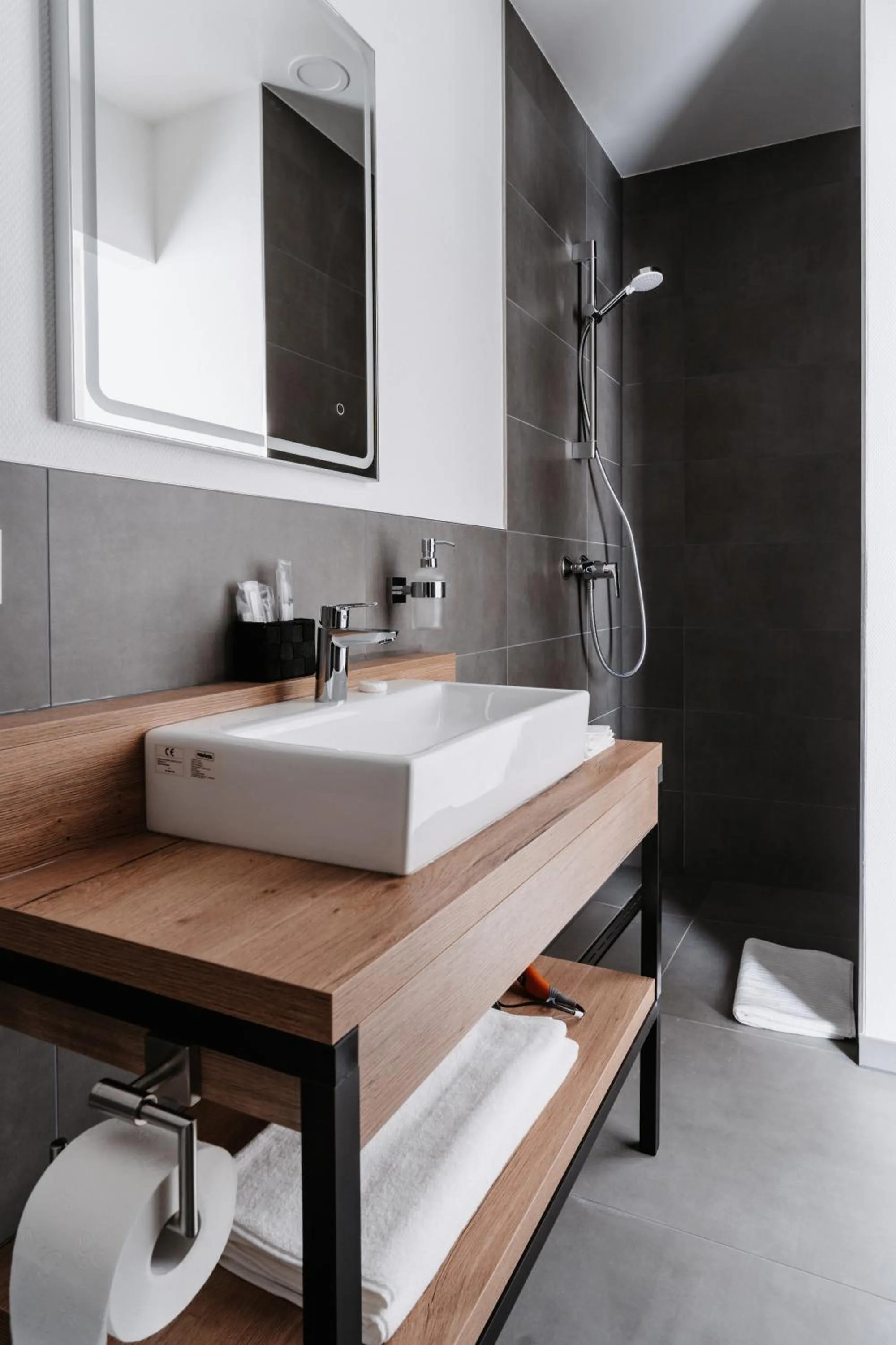 Bathroom, Bed in STEP INN The Fair Hotel