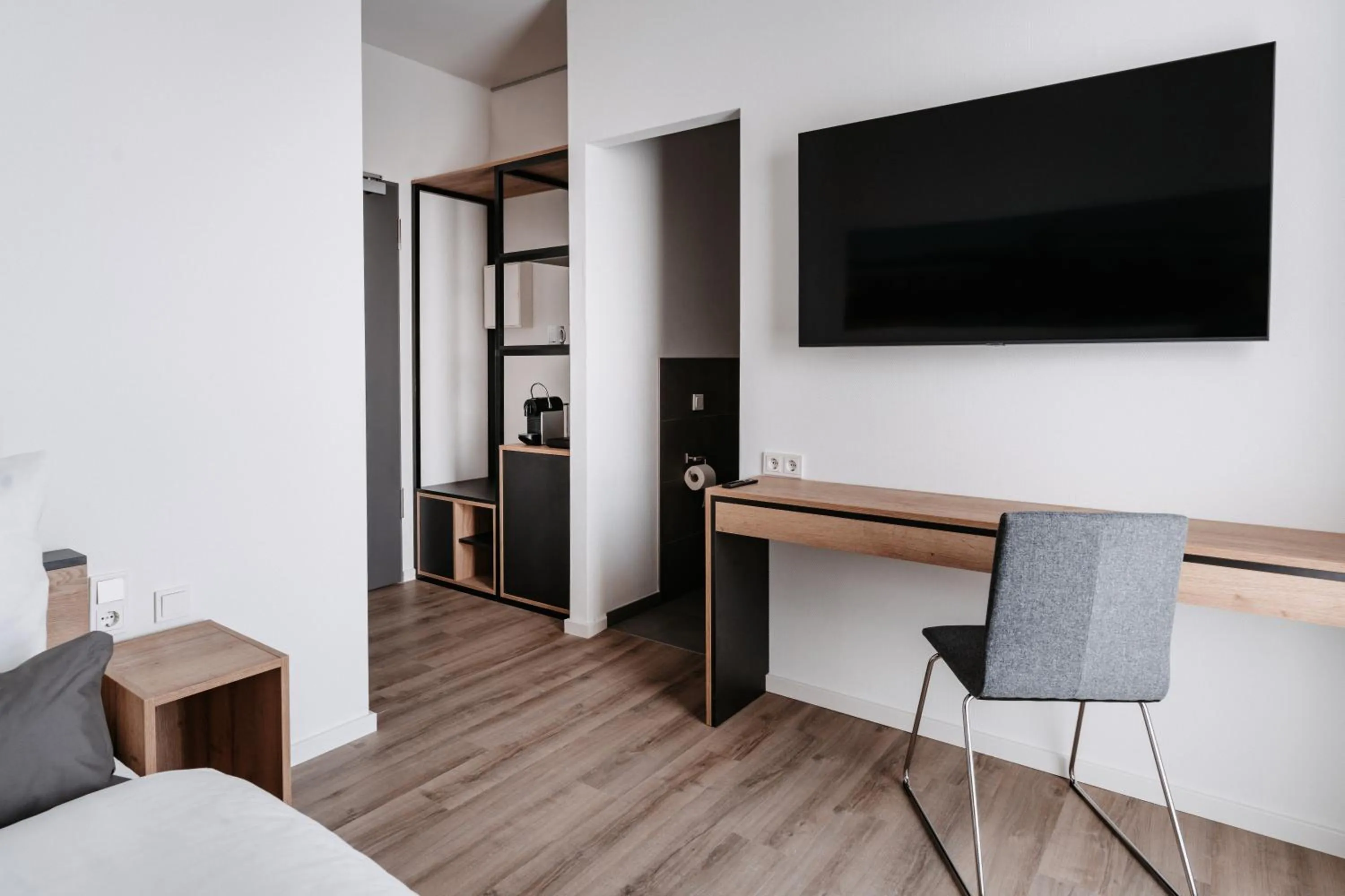 TV and multimedia in STEP INN The Fair Hotel