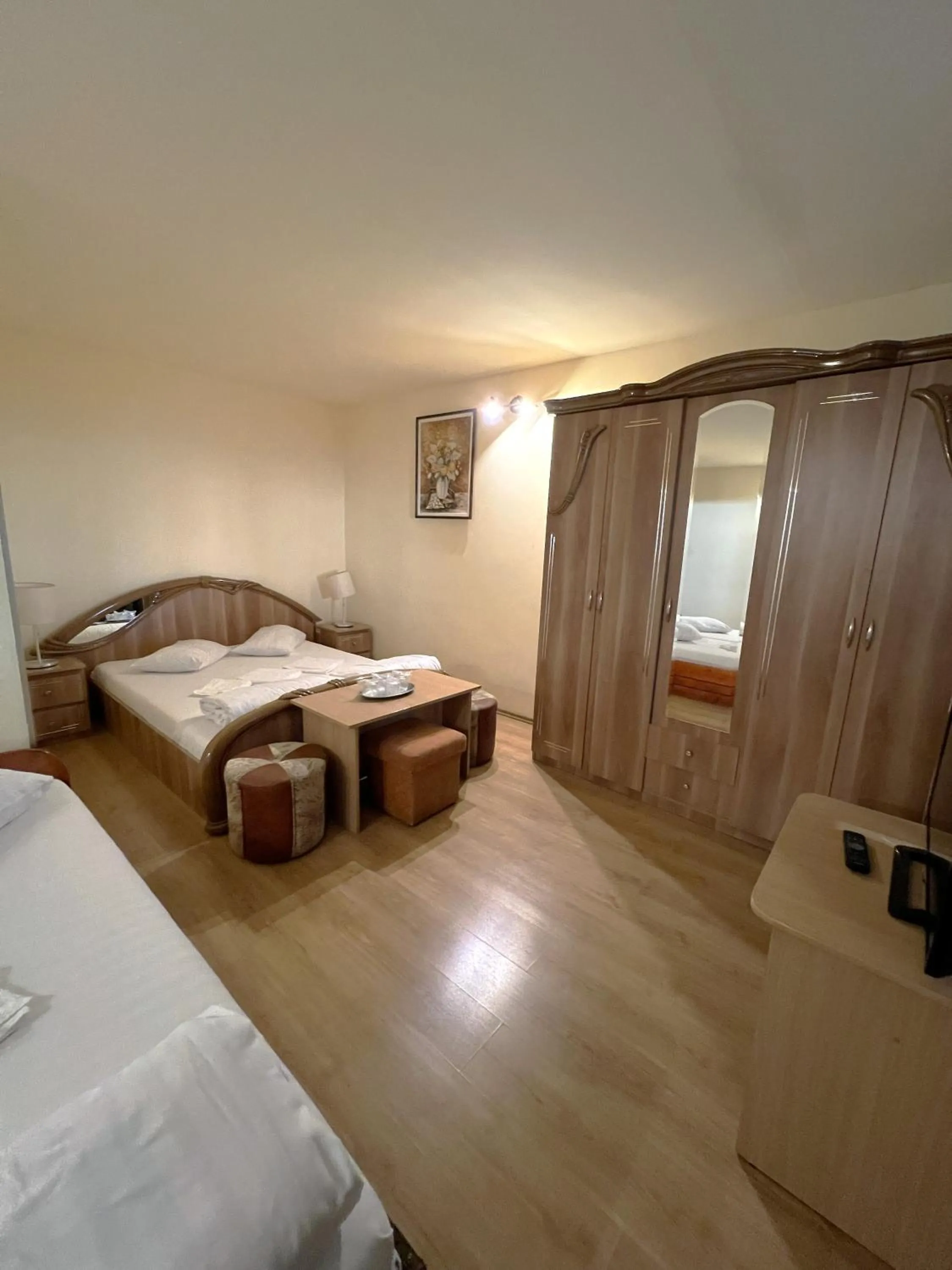 Bed in Hotel Decebal Bistrita