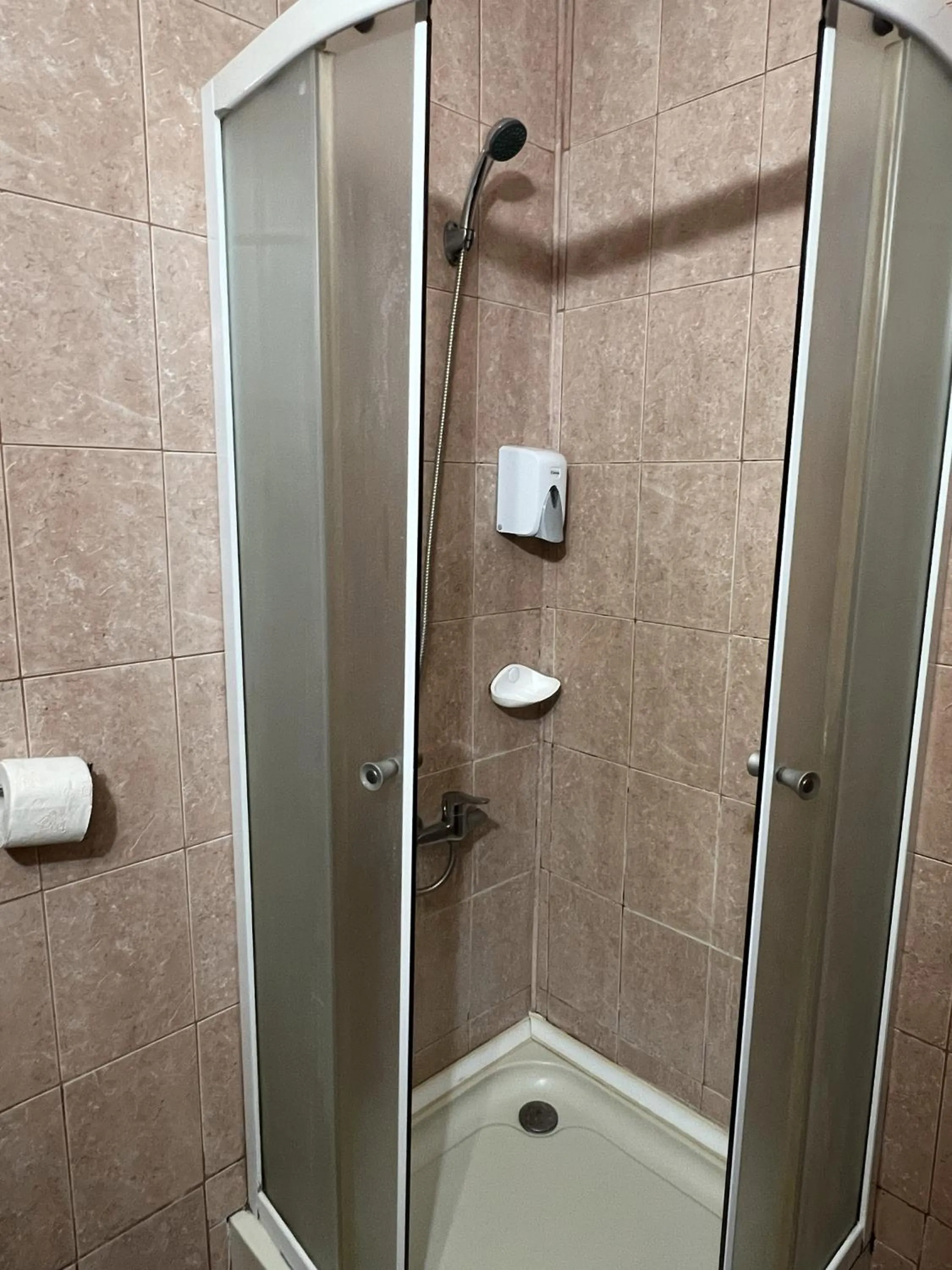 Bathroom in Hotel Decebal Bistrita