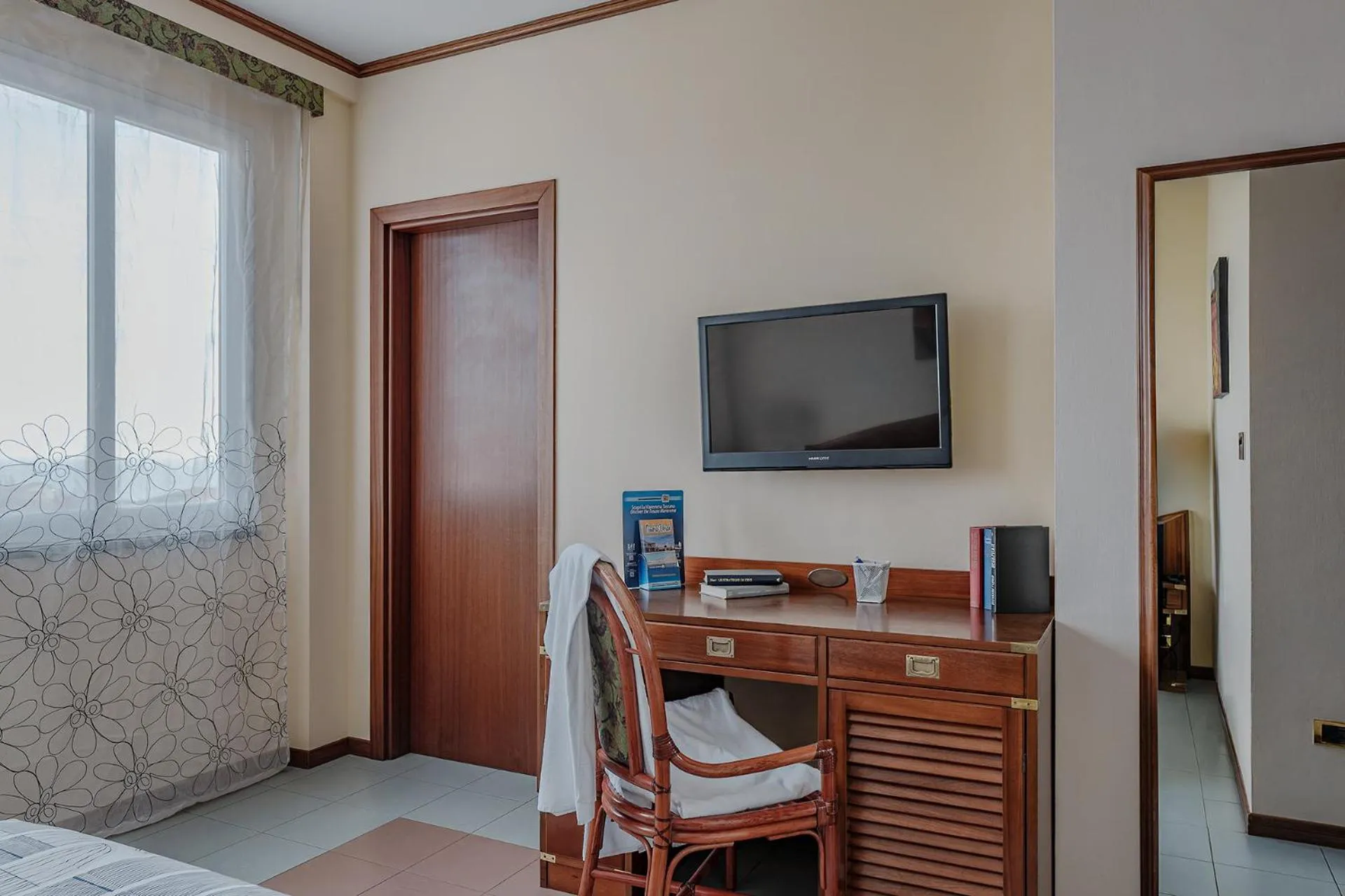 TV and multimedia, Bed in Hotel Tornese - Rooftop Sea View