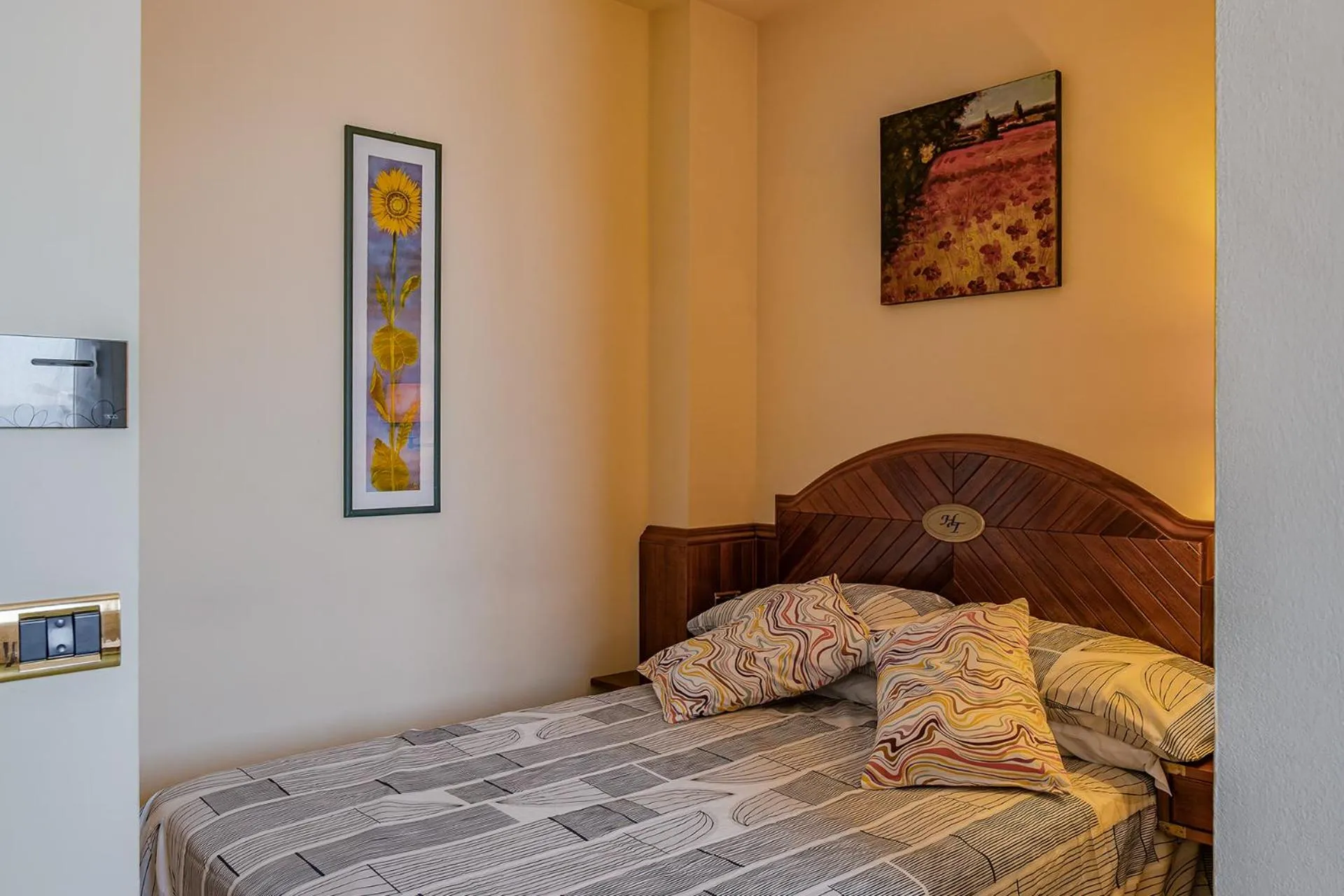 Bedroom, Bed in Hotel Tornese - Rooftop Sea View