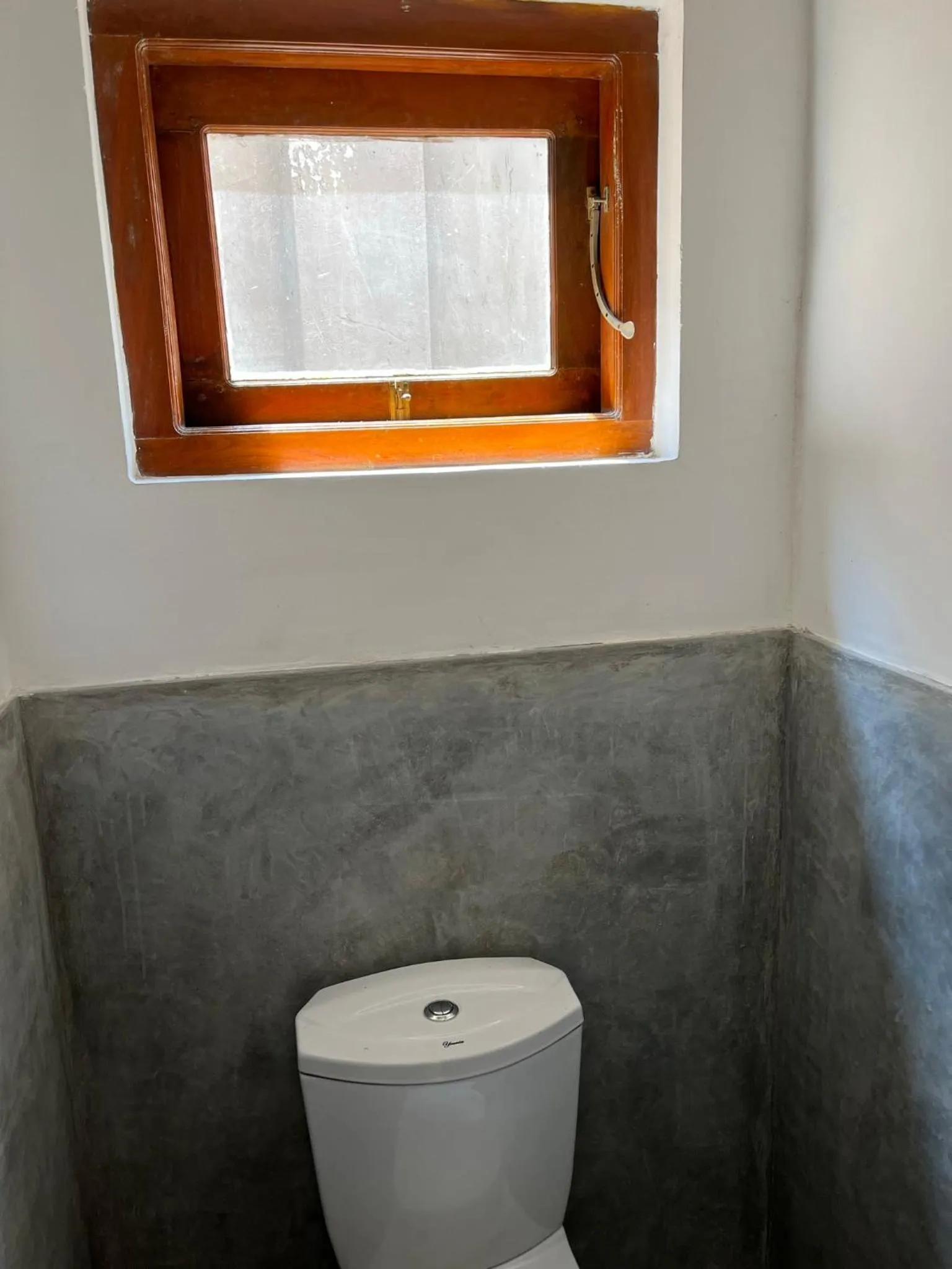 Toilet in Tanty’s Hostel