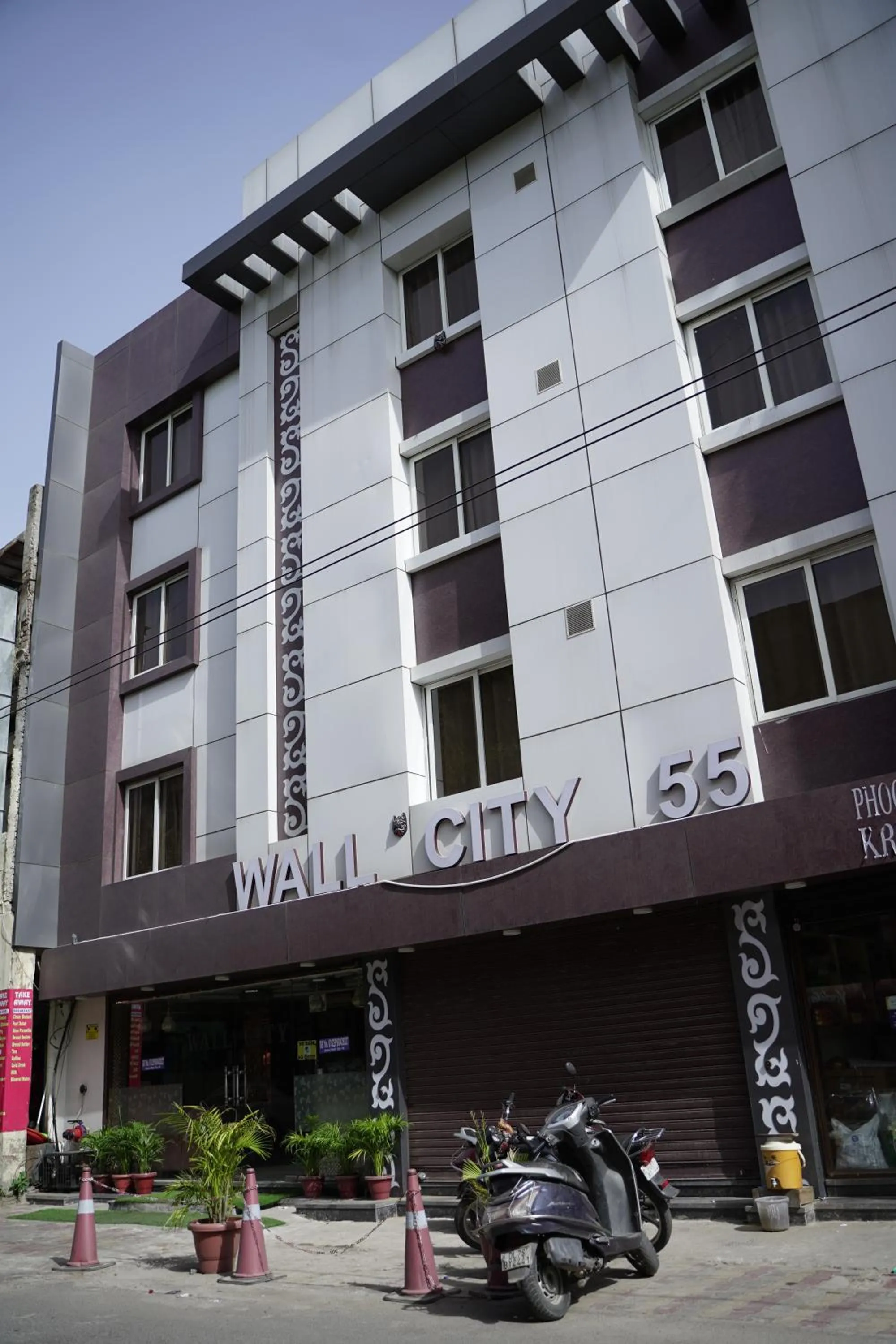 Property building in Hotel Wall City 55
