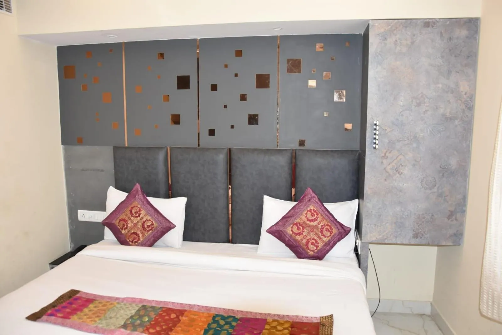 Bed in Hotel Wall City 55