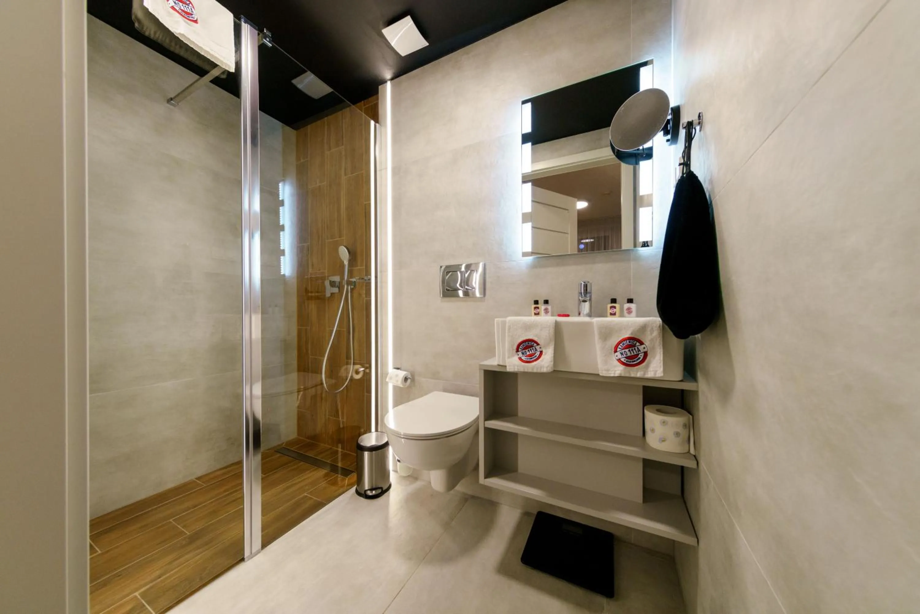 Shower in Kamienica no 111a Warsaw Airport