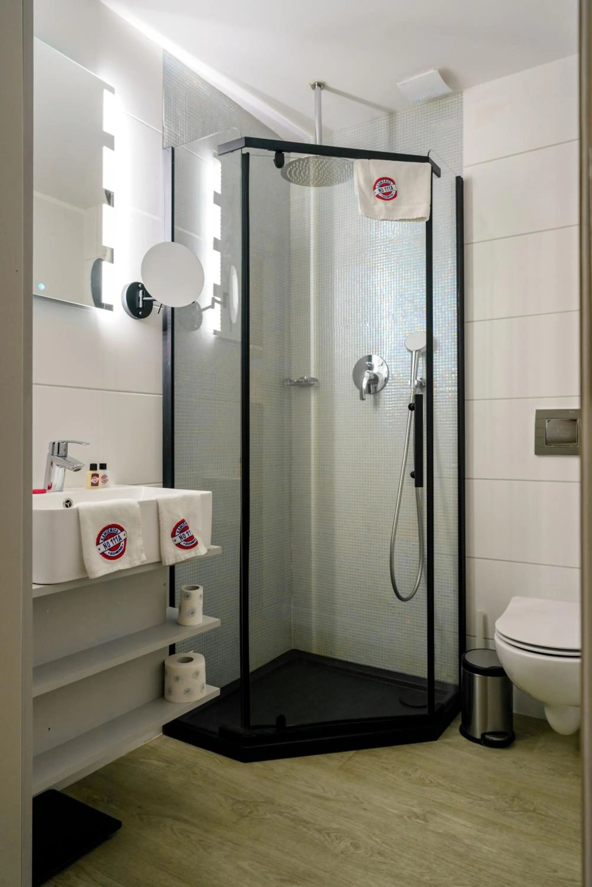 Shower in Kamienica no 111a Warsaw Airport