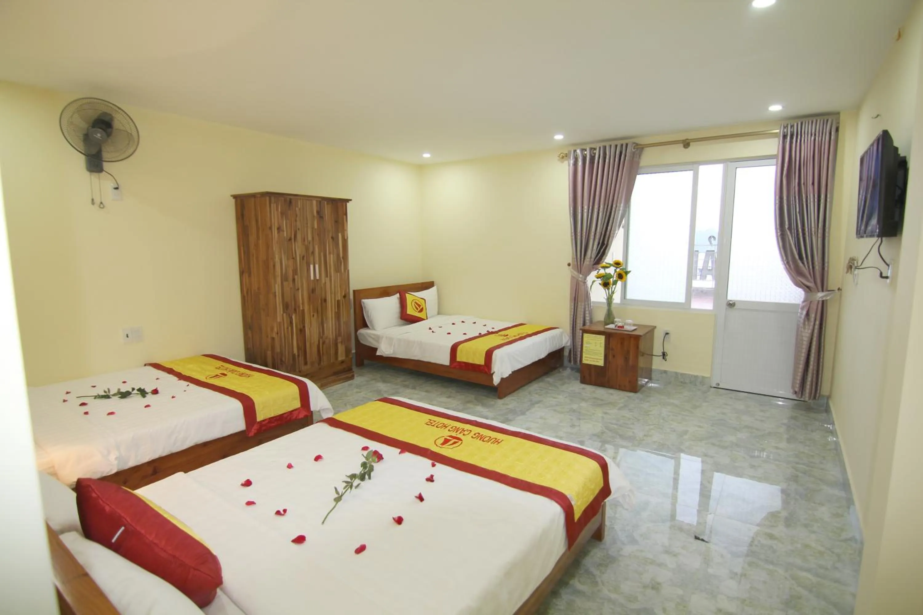 Family Room with Balcony in Huong Cang Sea View Hotel