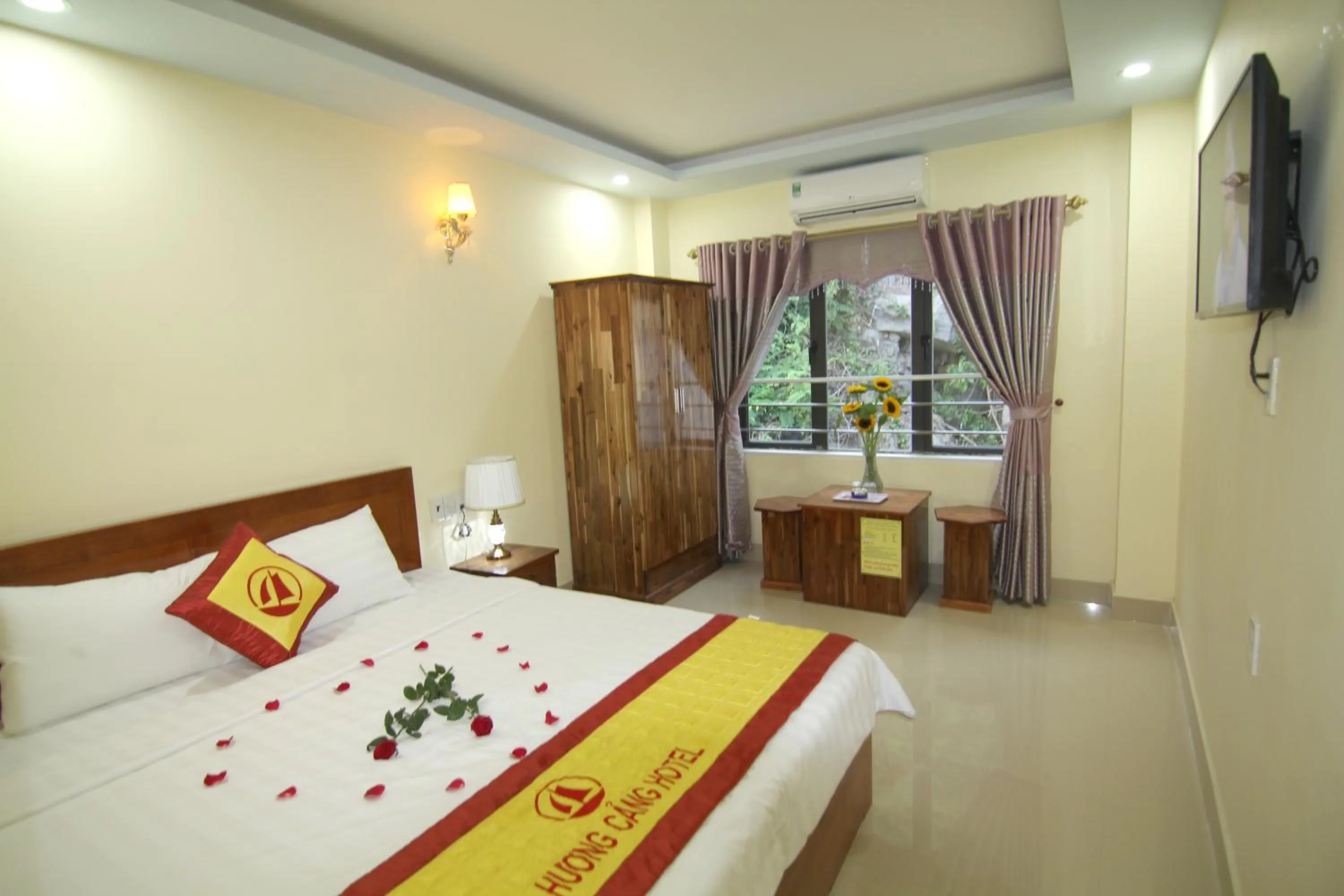 Deluxe Double or Twin Room with Mountain View in Huong Cang Sea View Hotel