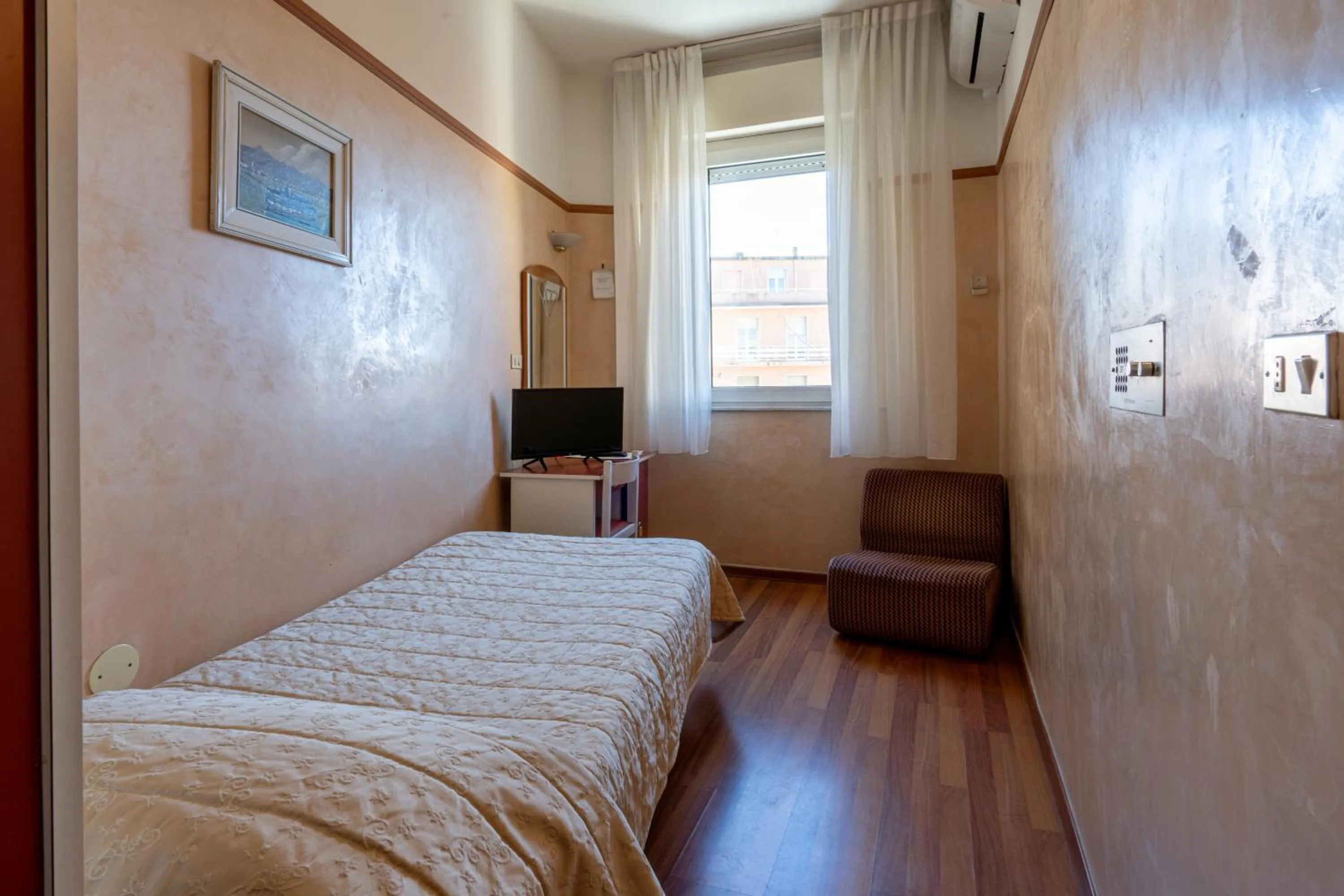 Bedroom, Bed in Hotel Britannia Rimini Marina centro