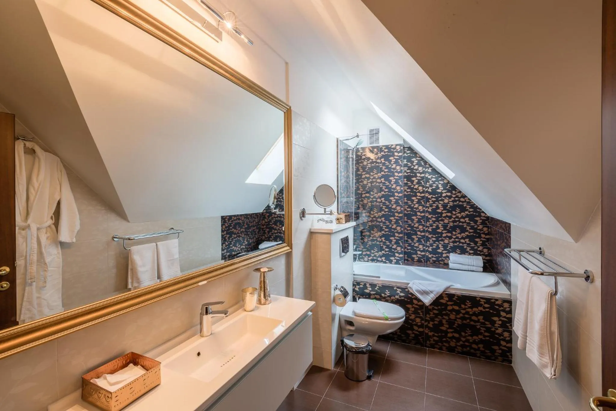 Bathroom, Bed in Hotel Boutique Belvedere