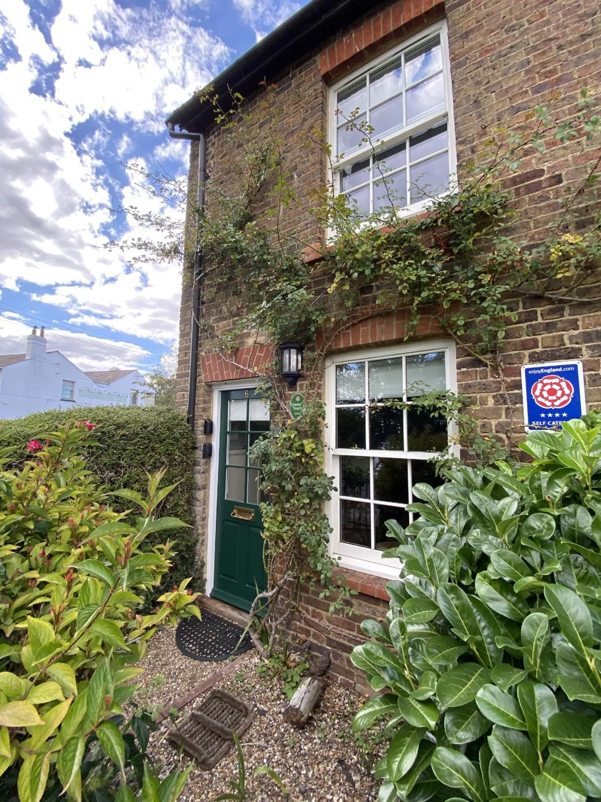 Property building in Green Cottages
