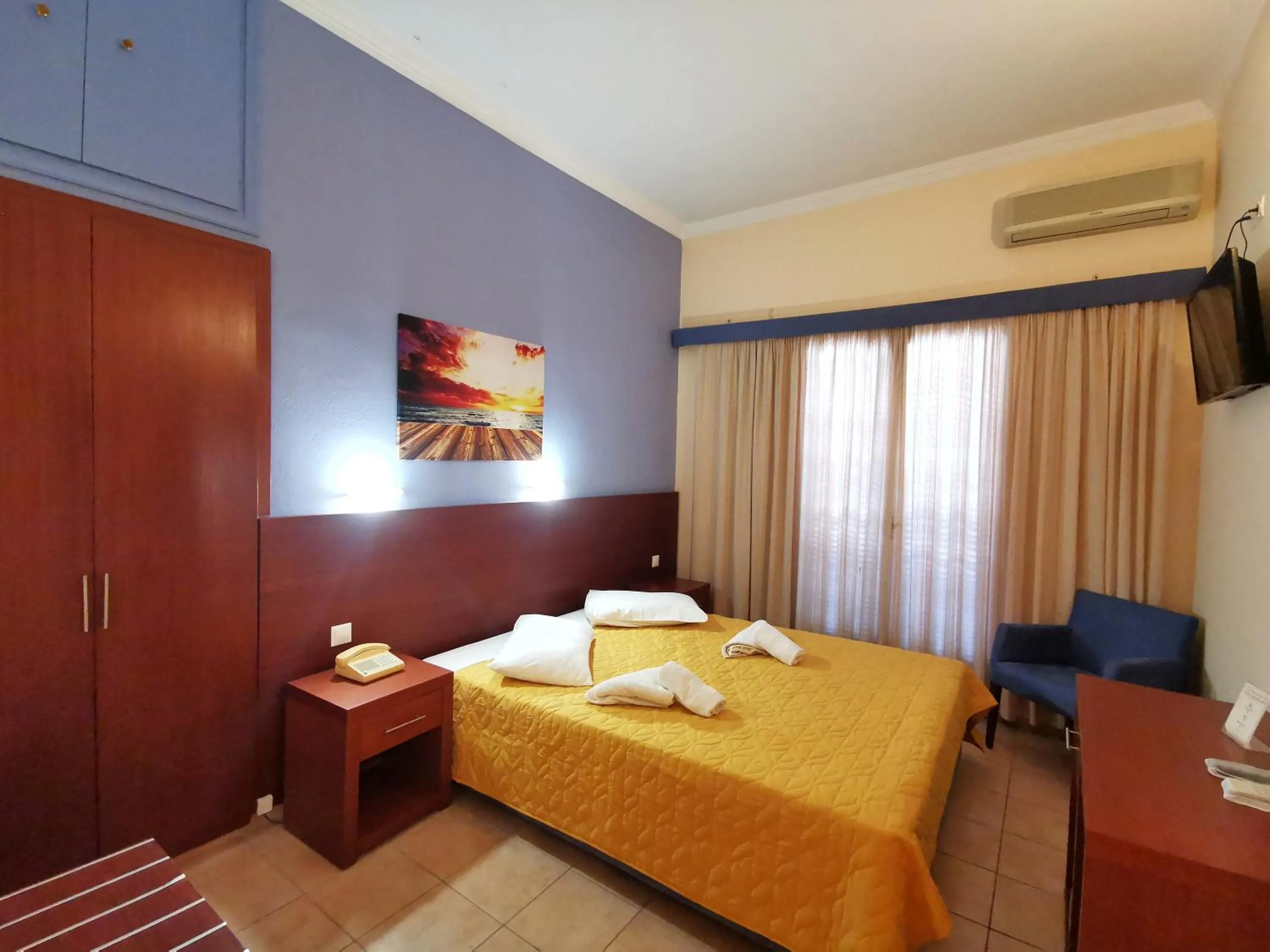 Photo of the whole room in Possidon