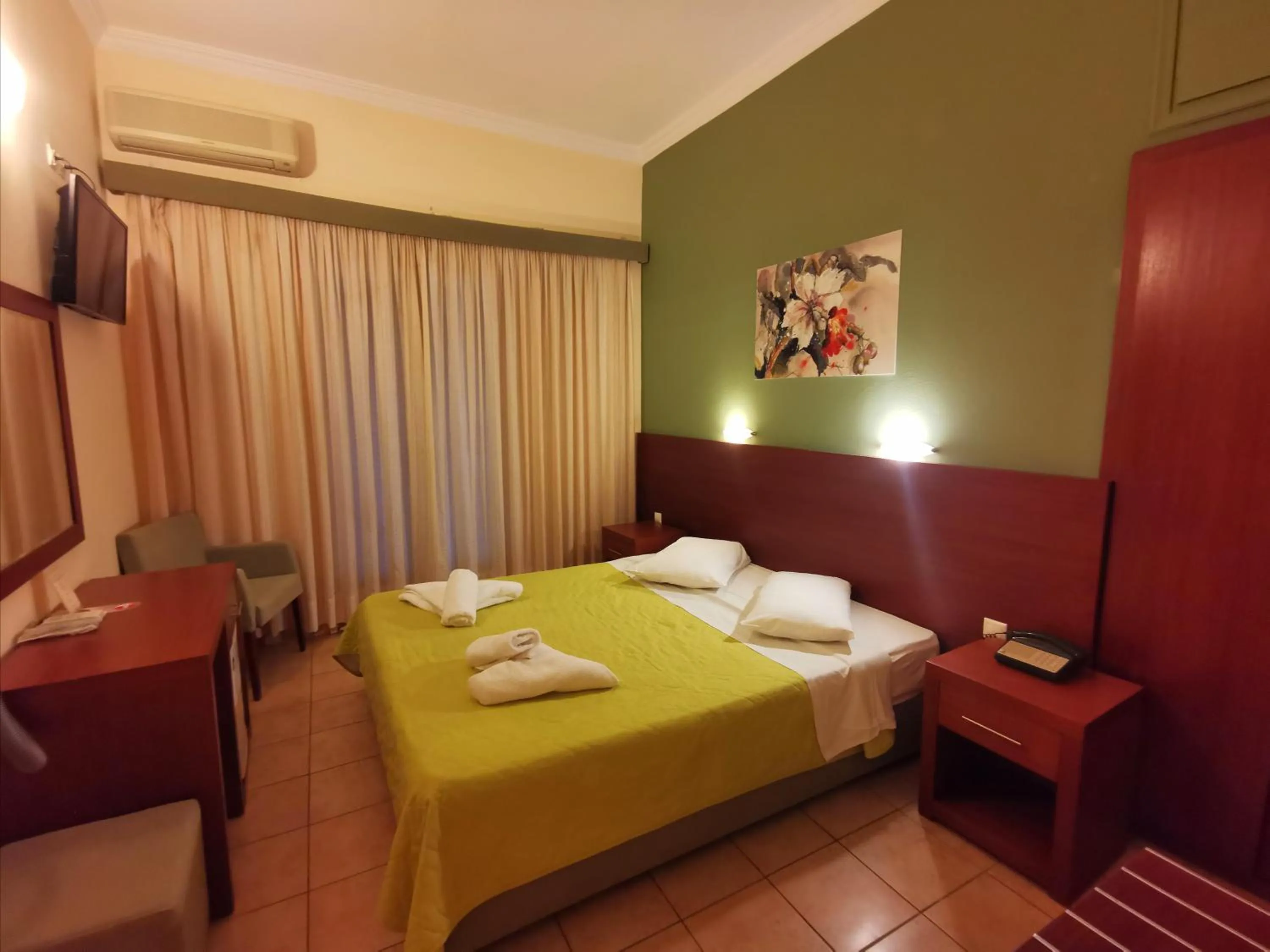 Photo of the whole room in Possidon