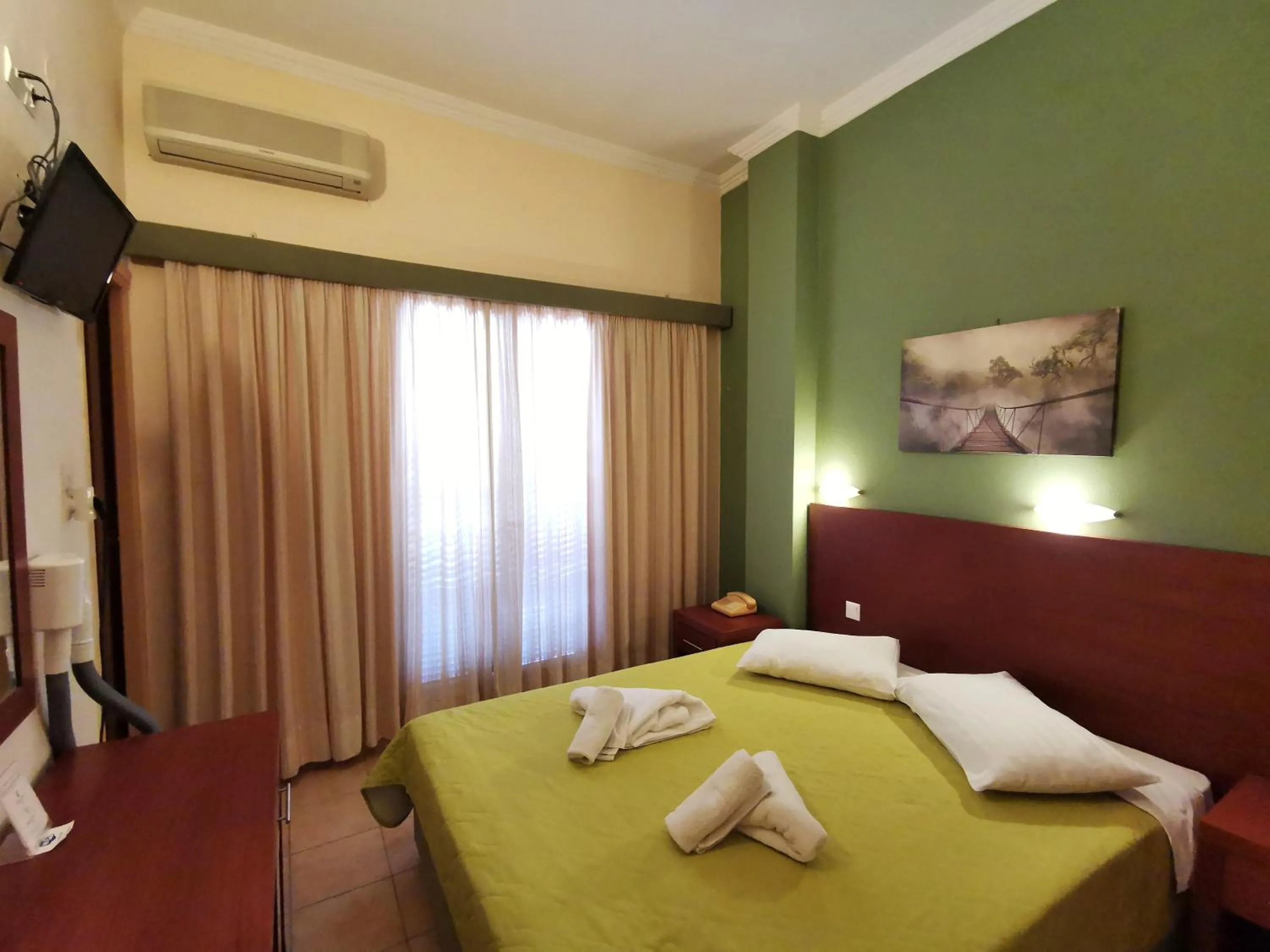 Photo of the whole room in Possidon